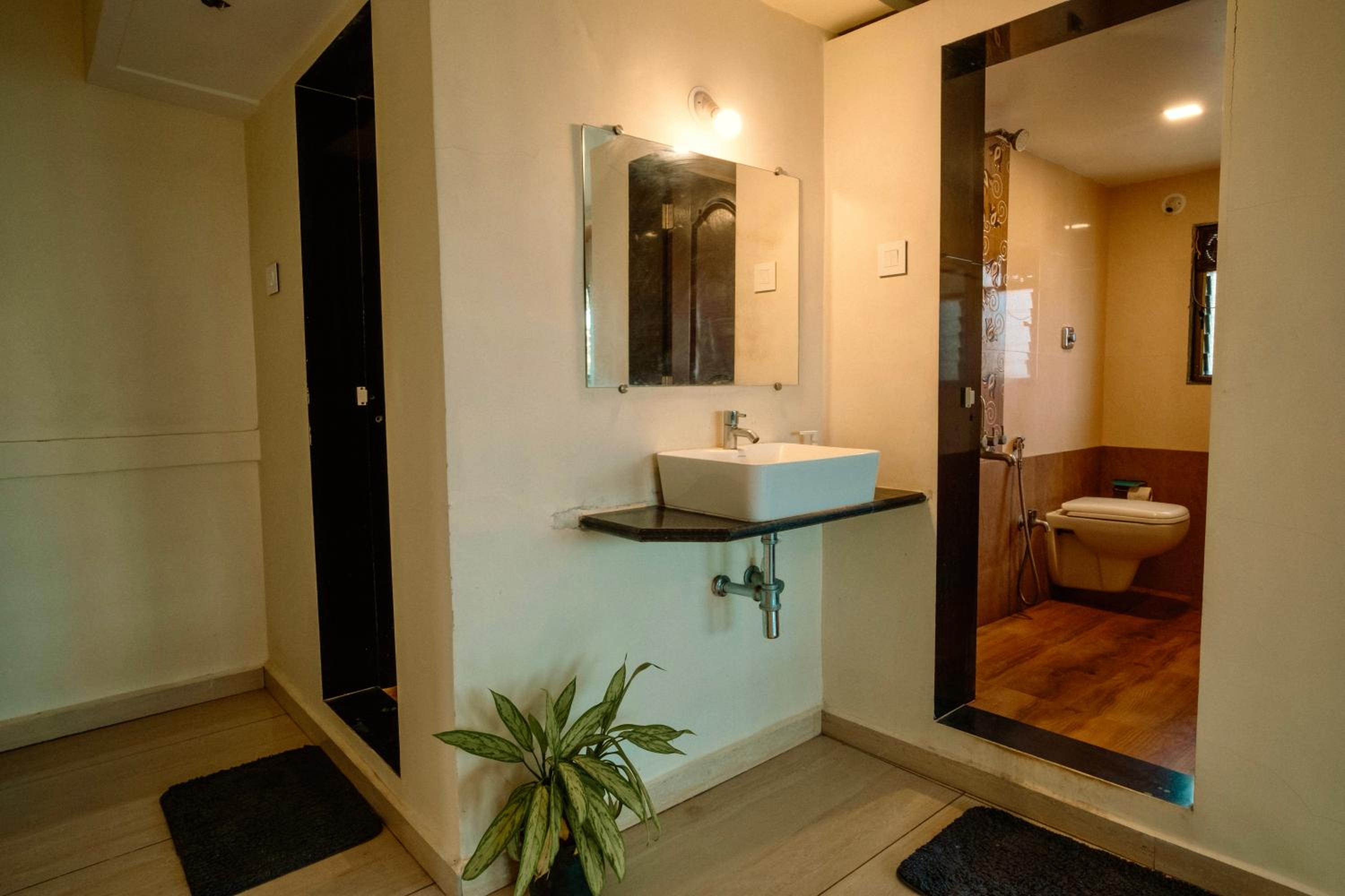 Family Double Room - Photo 11