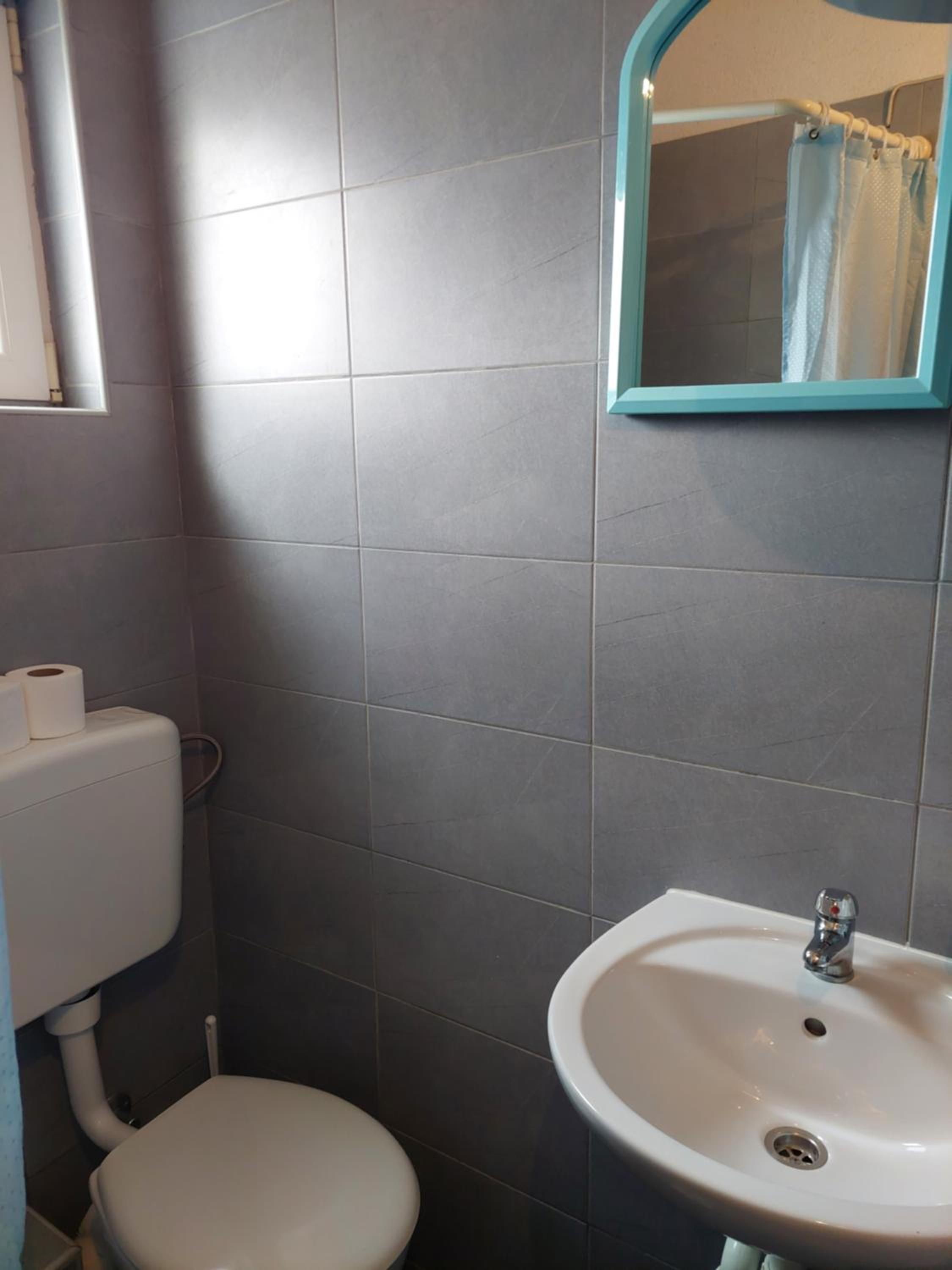 Twin Room with Private Bathroom photo 2