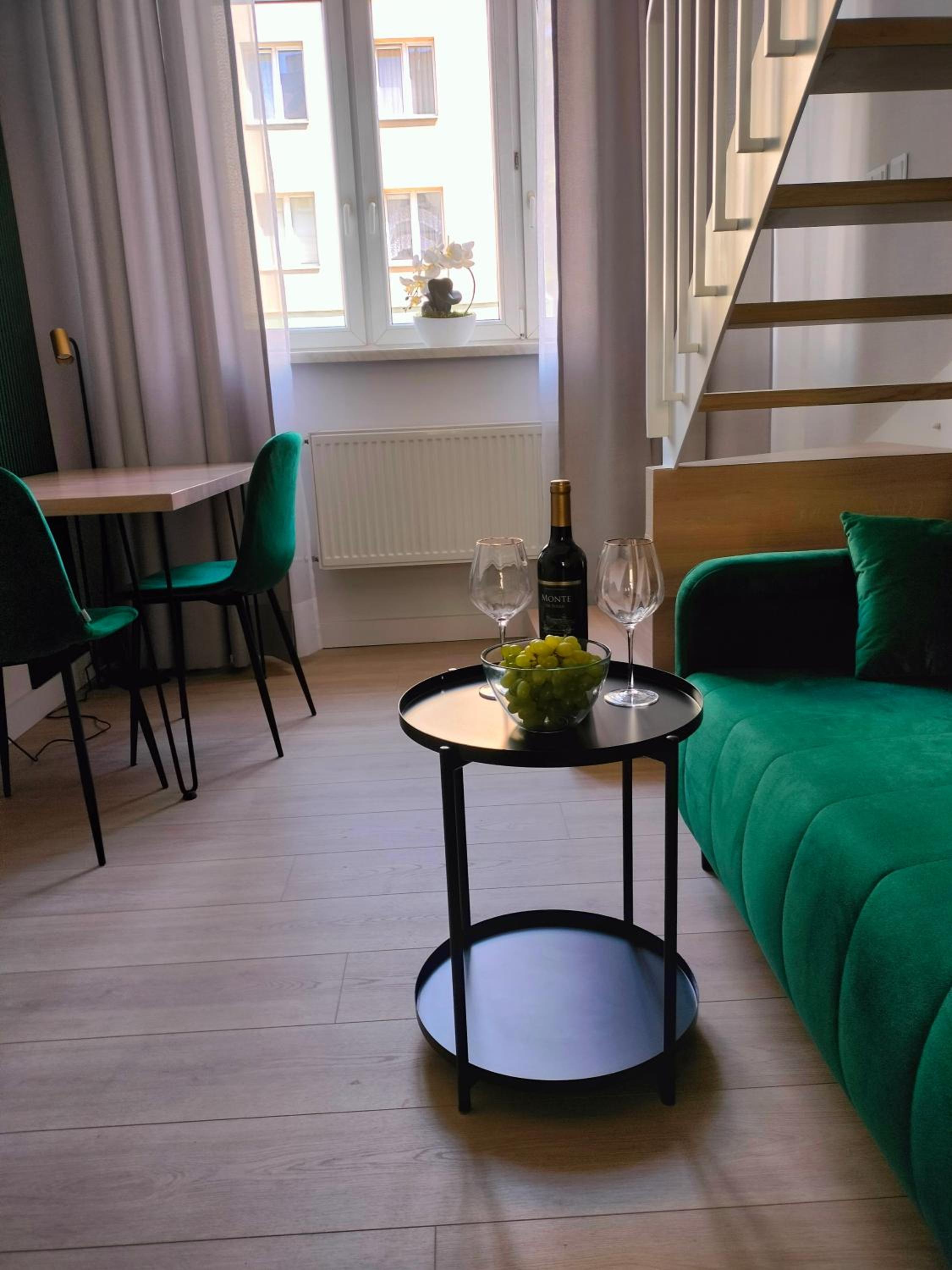 One-Bedroom Apartment photo 1