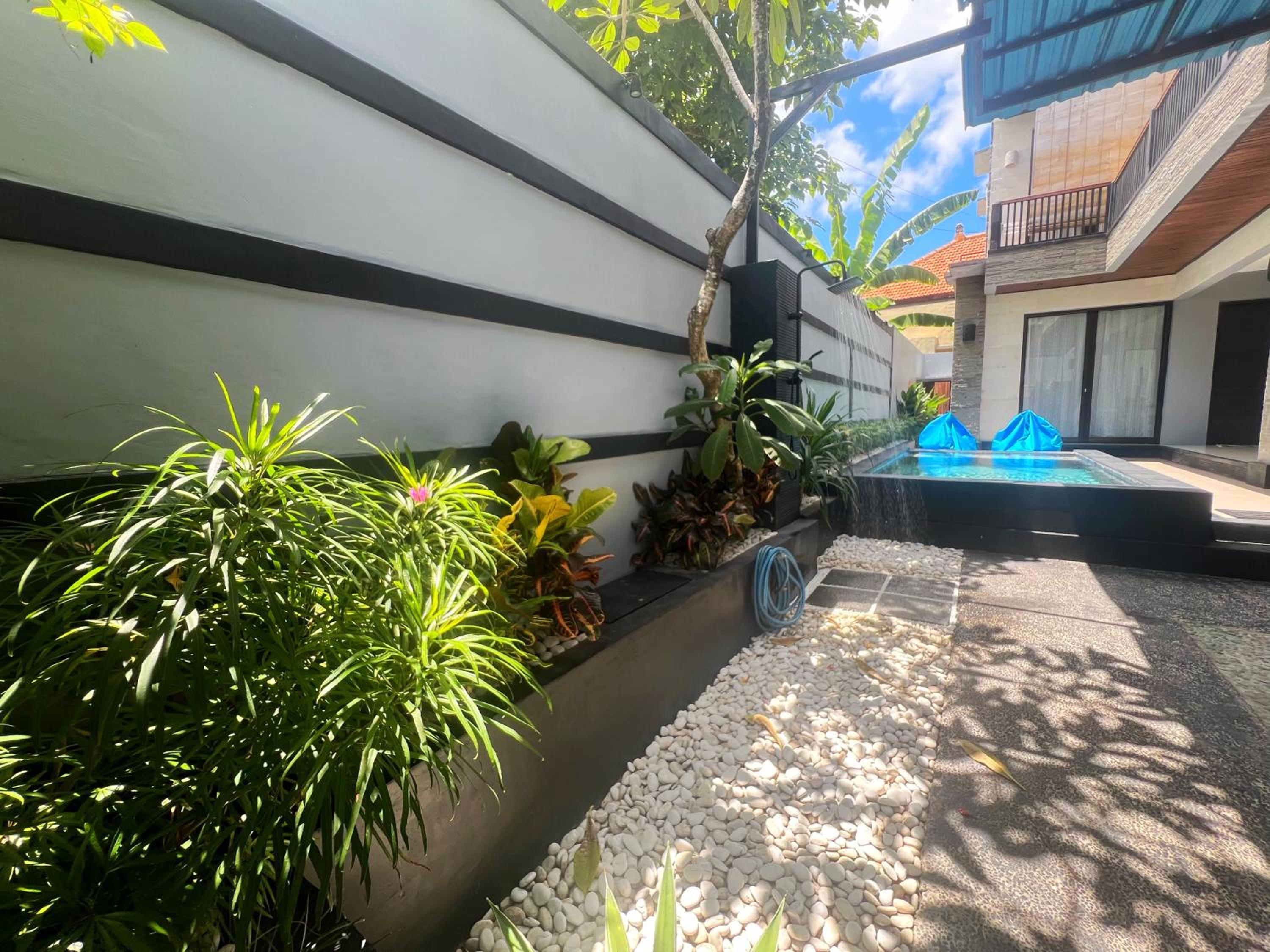 Three-Bedroom Villa photo 3