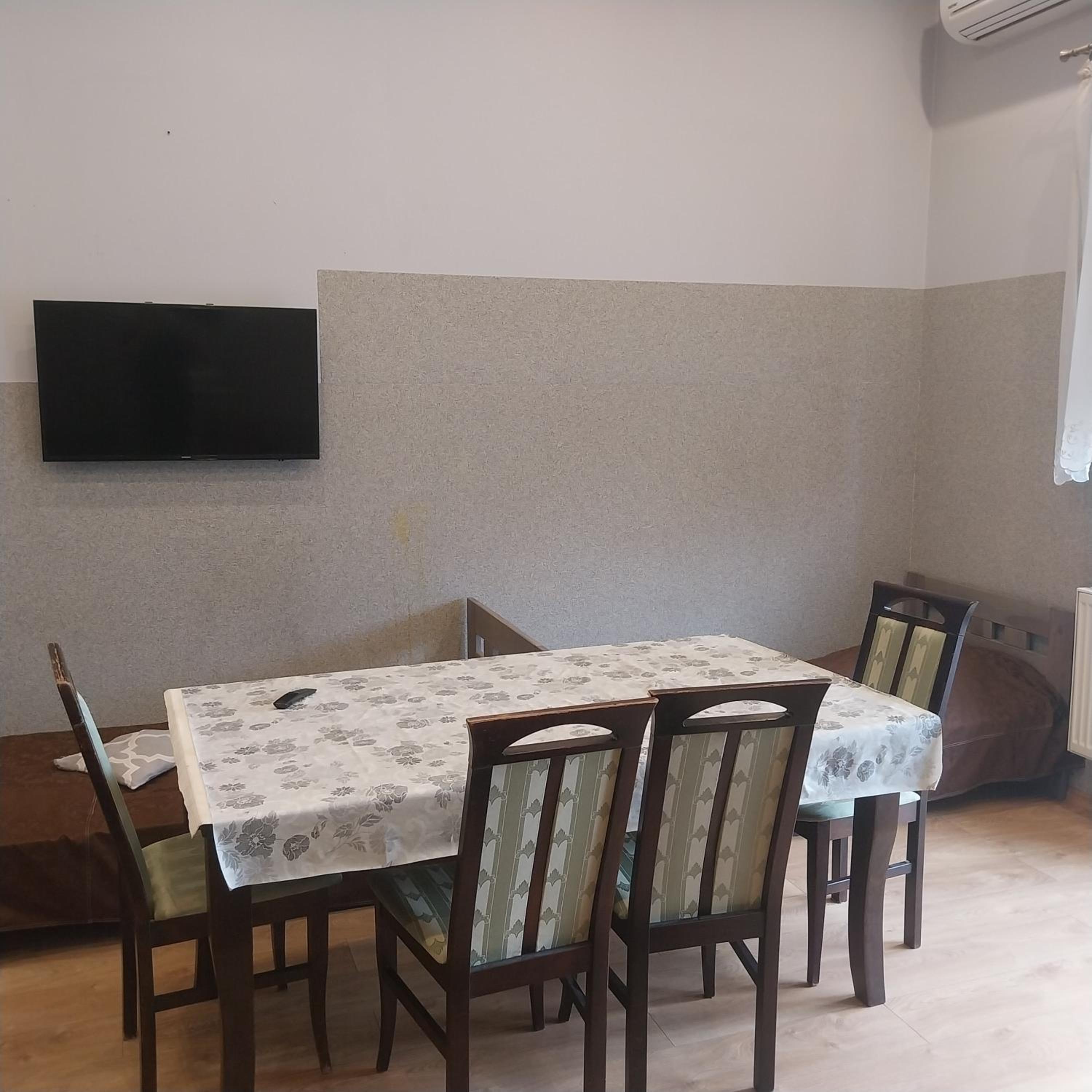 Family Room with Balcony photo 2