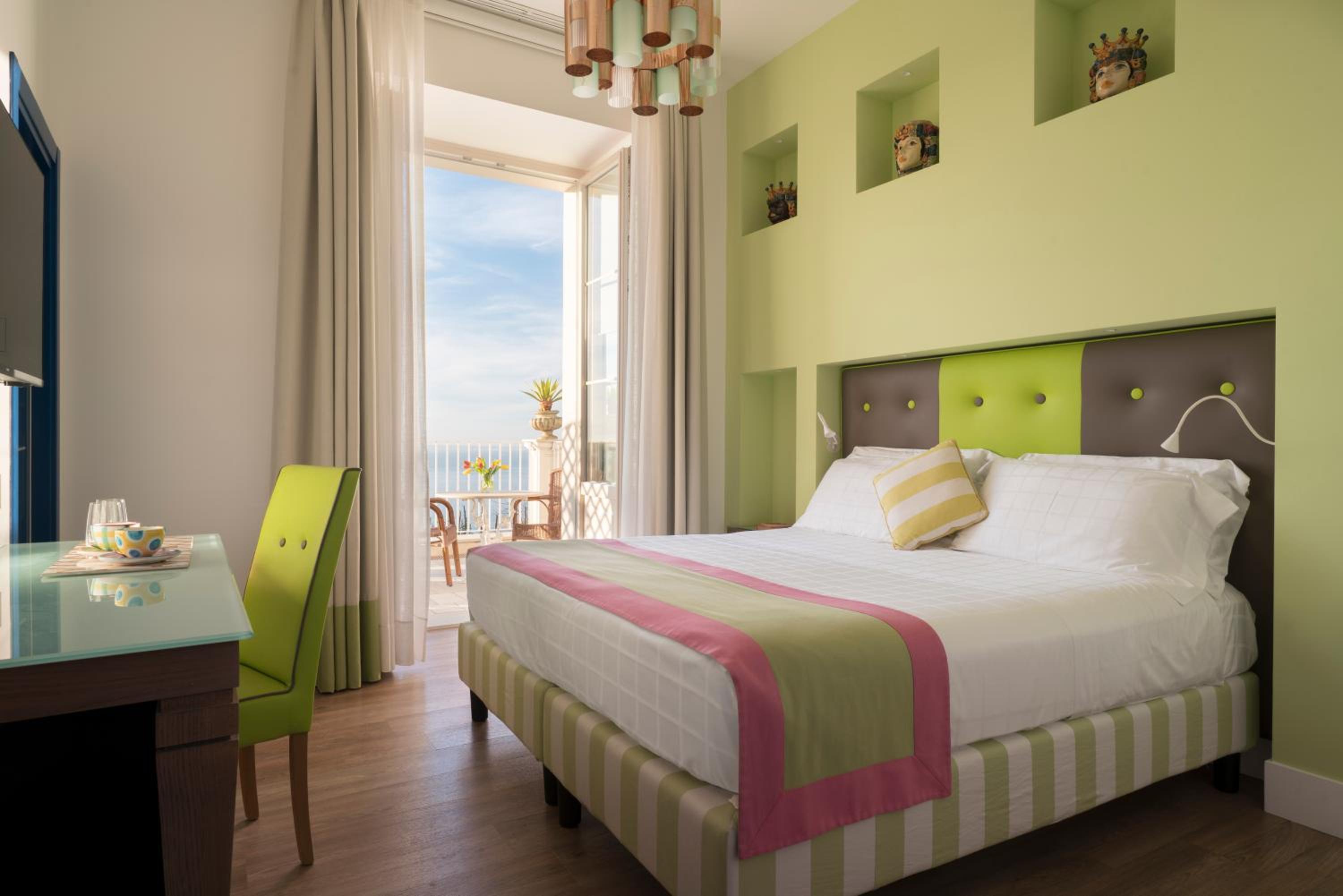 Deluxe Double or Twin Room with Sea View