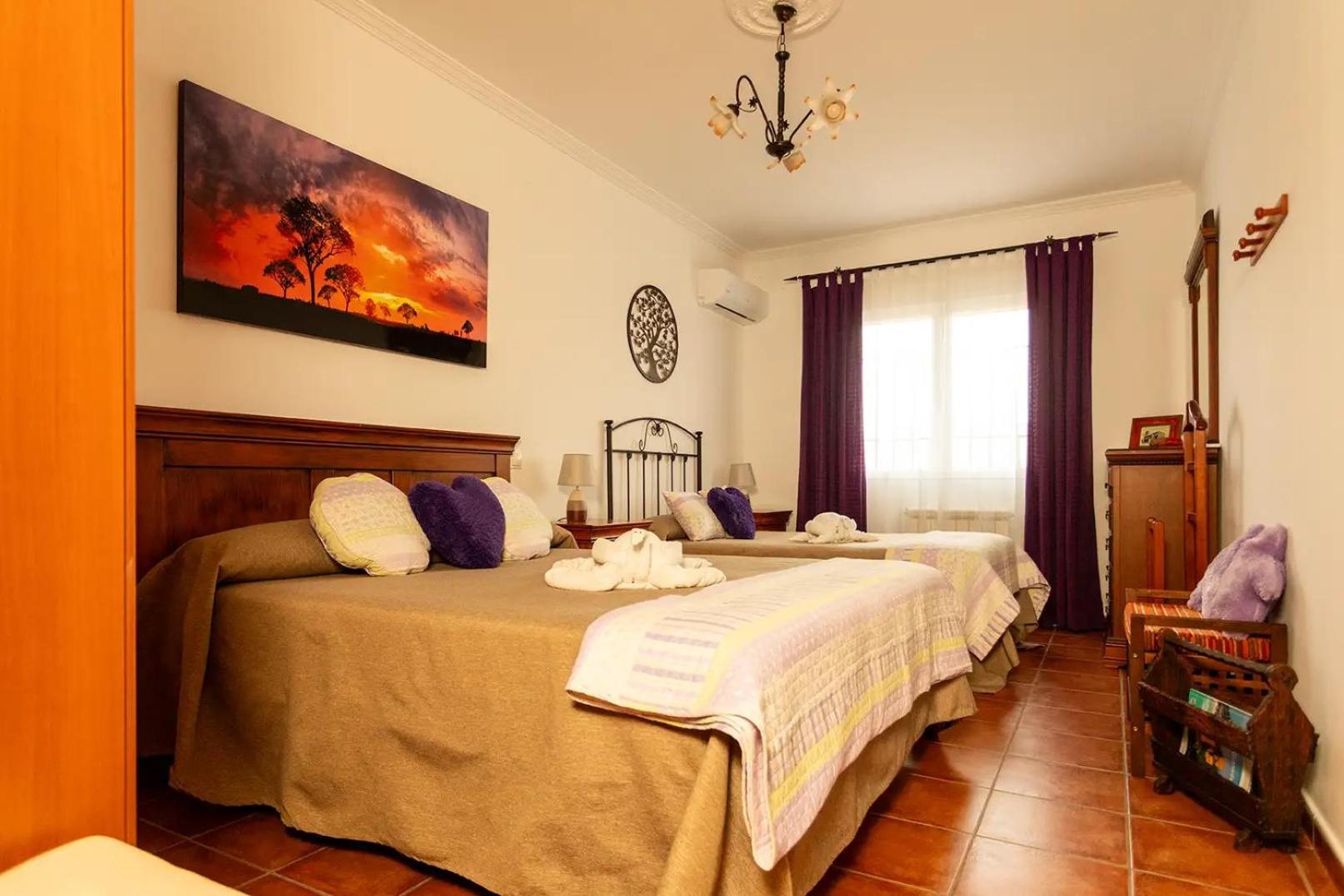 Six-Bedroom House photo 2