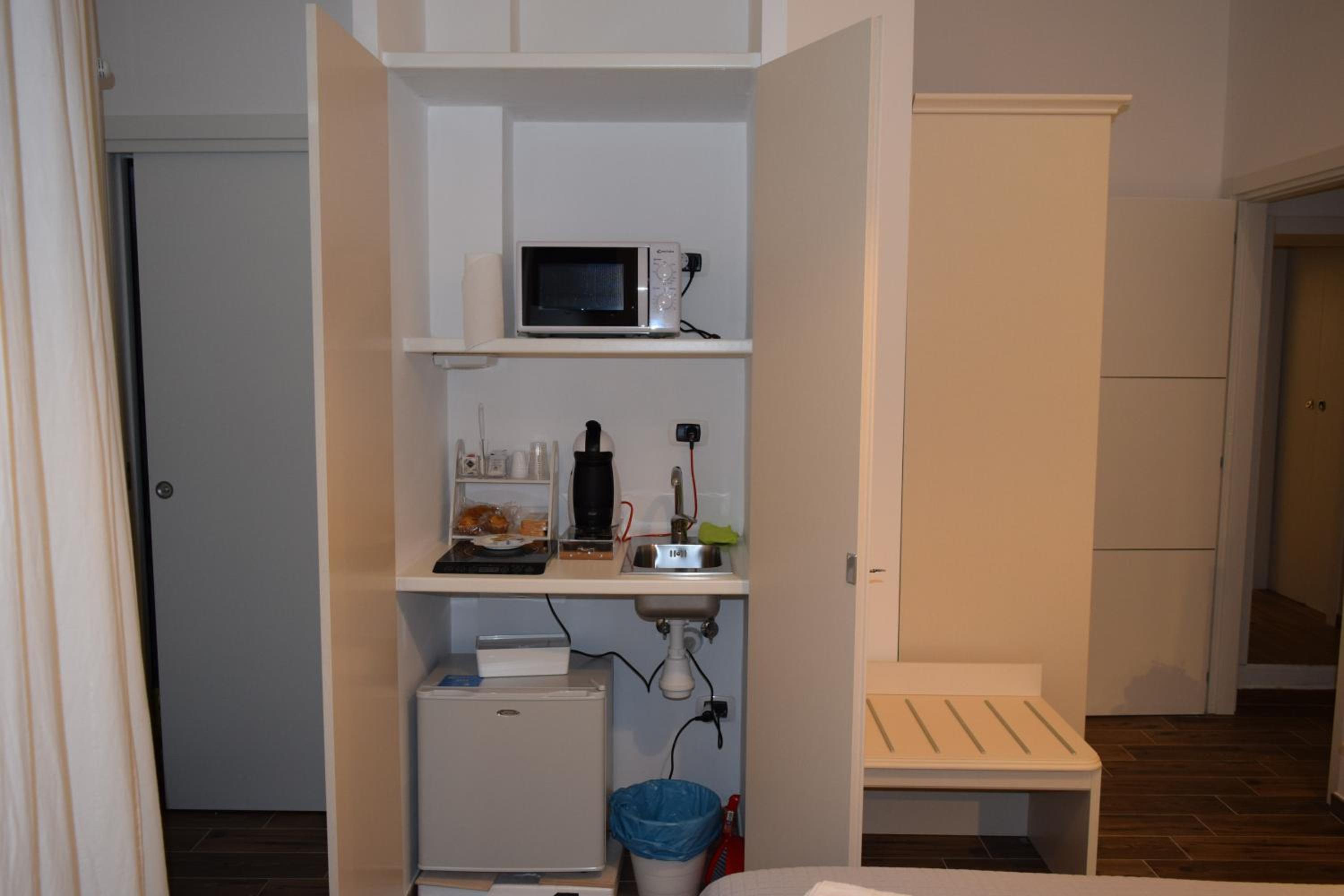 Quadruple Room with Private Bathroom photo 3