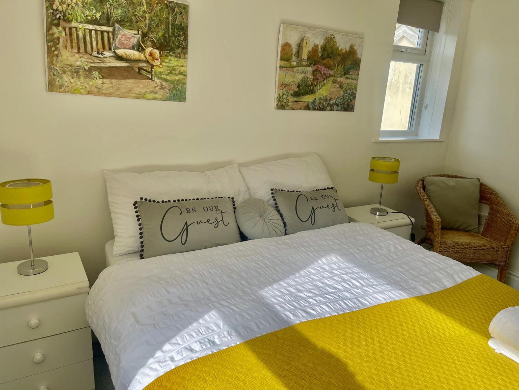 Double Room with Shared Bathroom photo 3