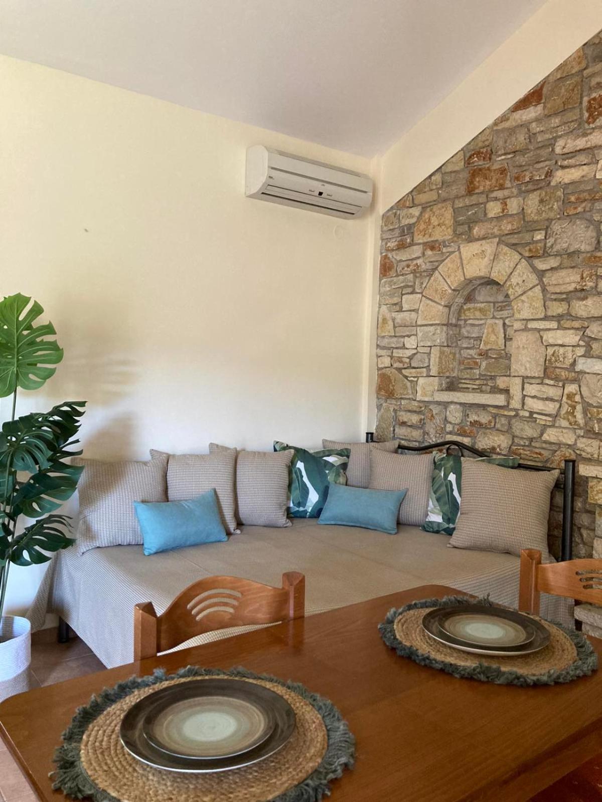 One-Bedroom Apartment with View photo 1