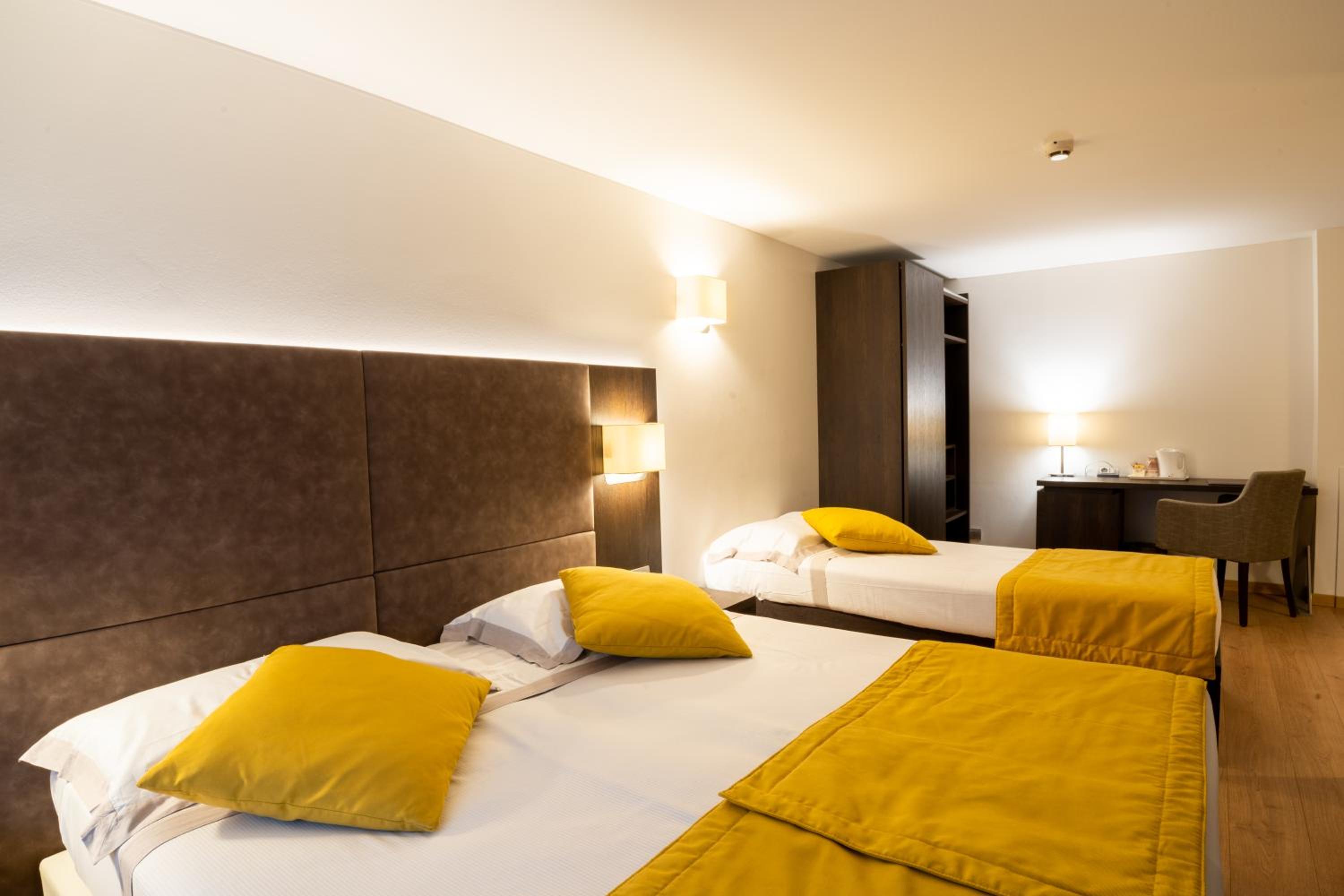 Economy Triple Room - Photo 3