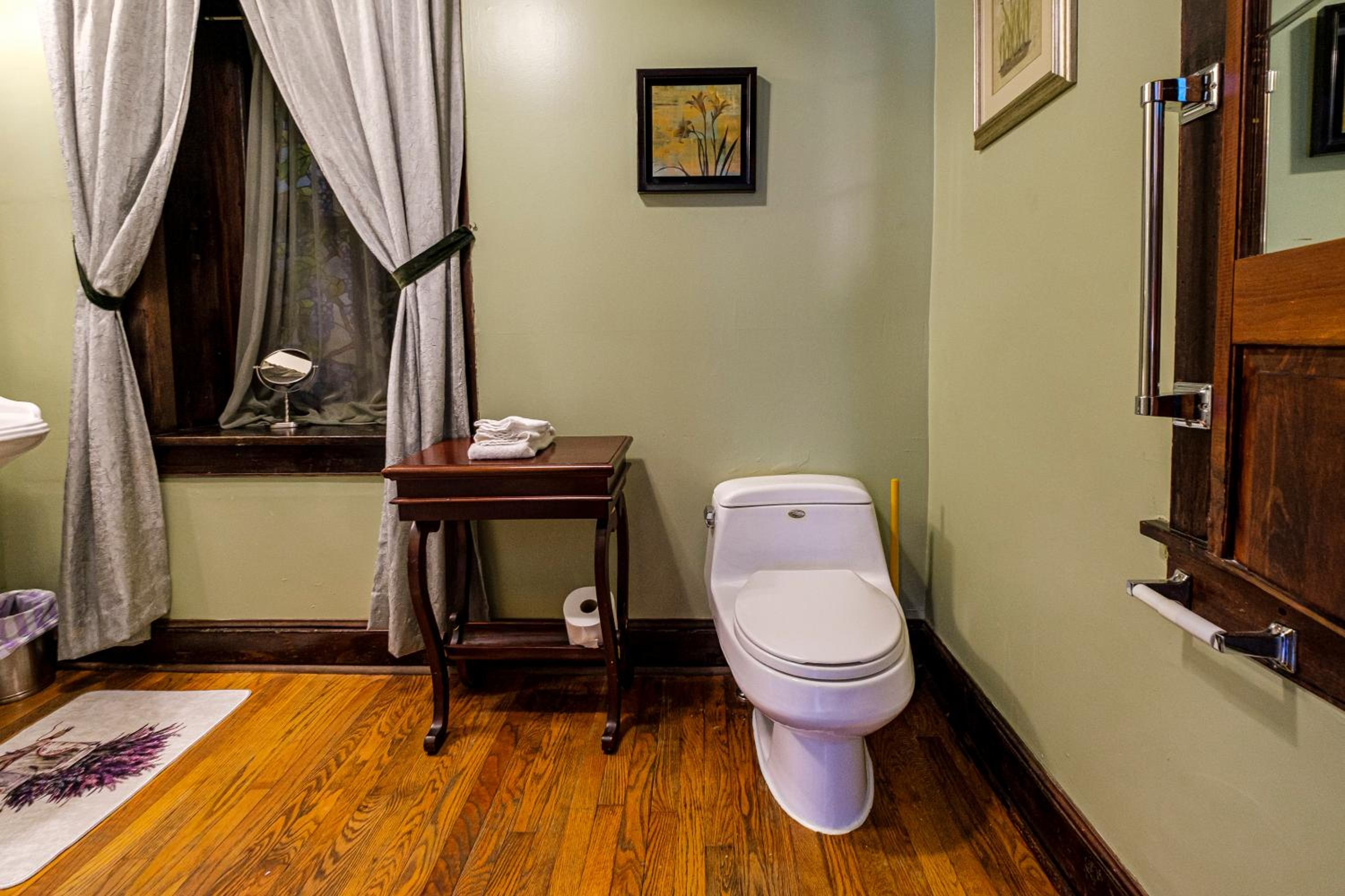 Deluxe Double Room with Bath photo 2