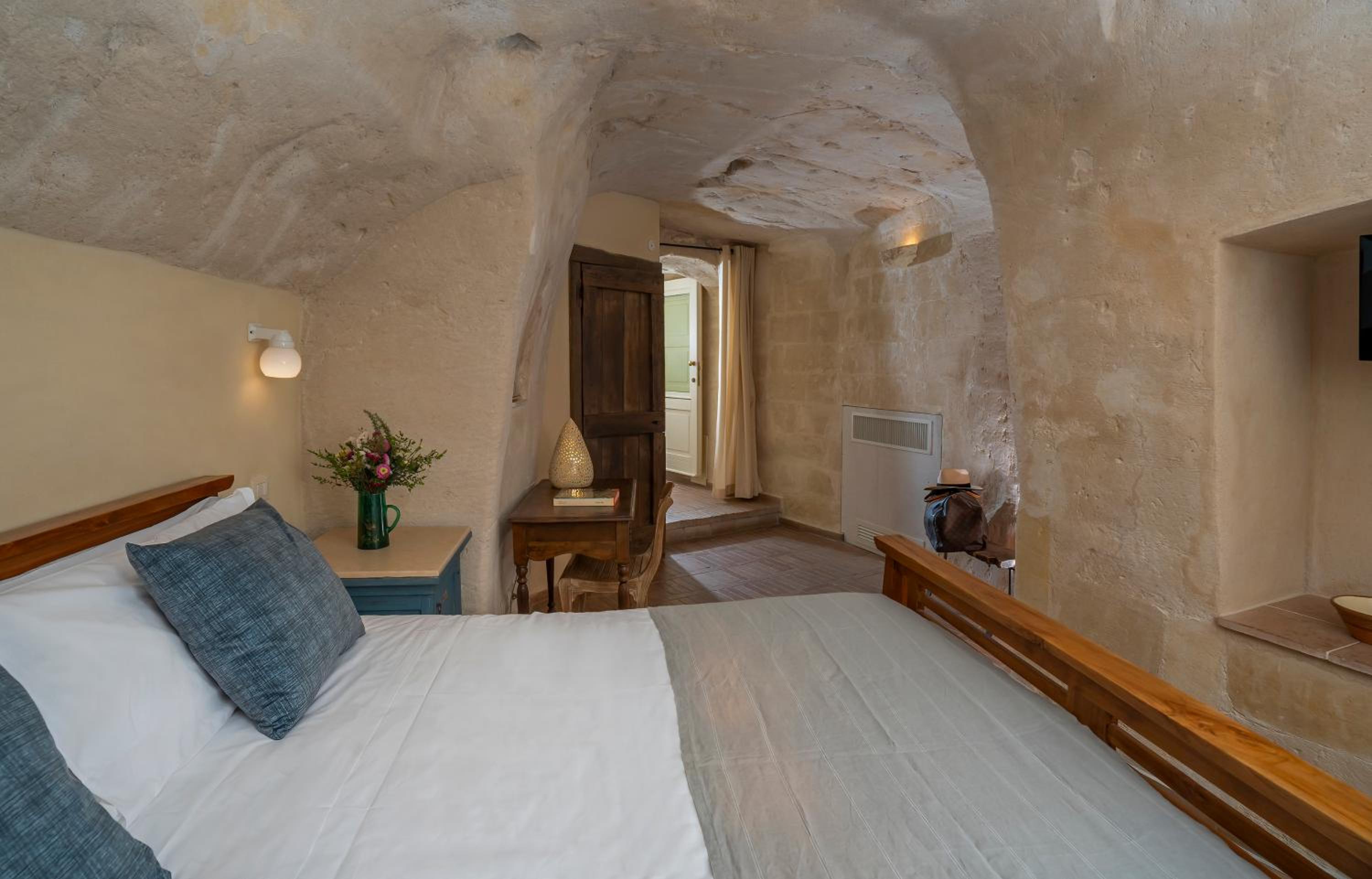 Standard Double or Twin Room with City View - Photo 12