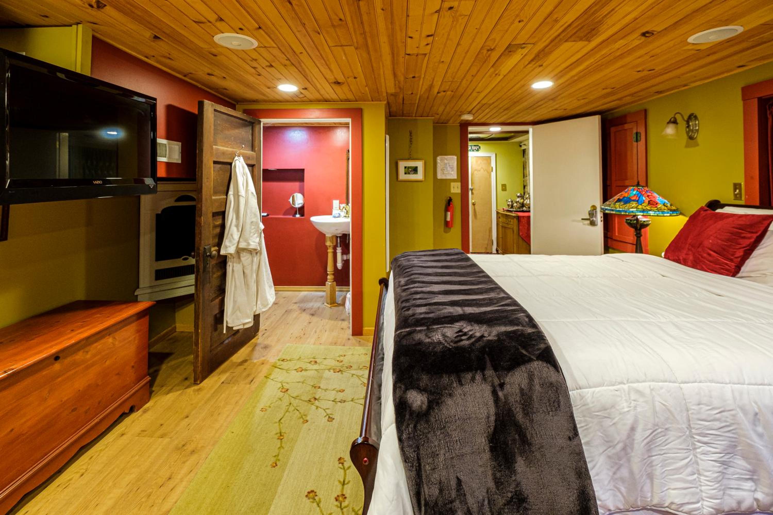 Deluxe Double Room with Shower photo 3