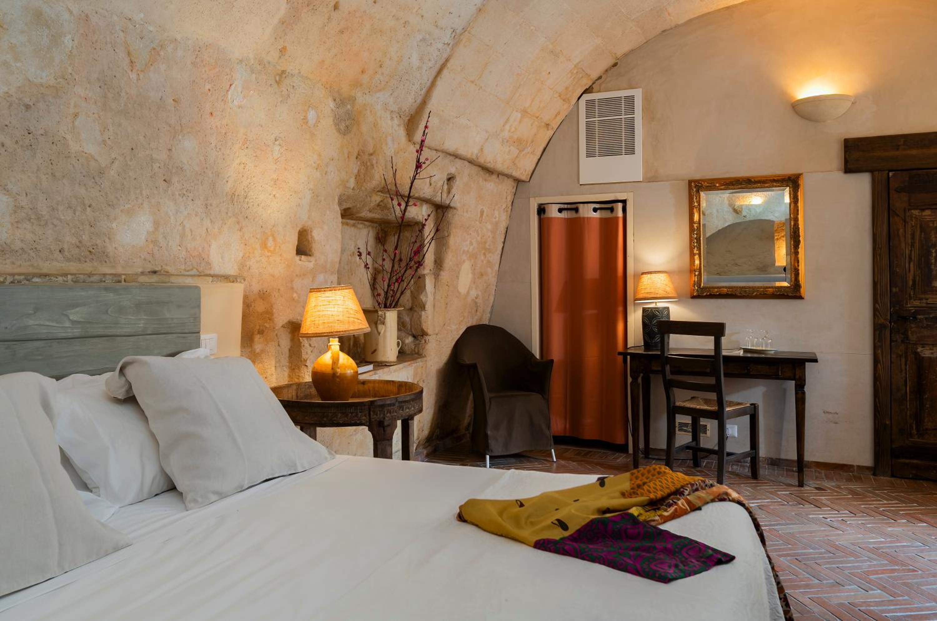 Superior Double or Twin Room - Photo 19