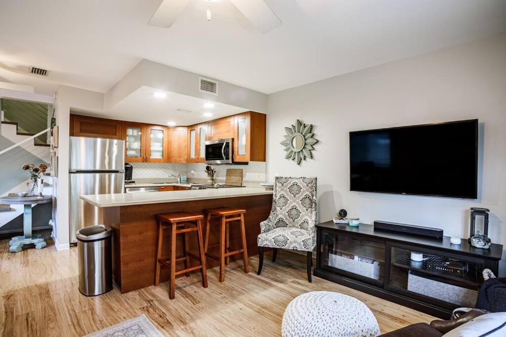 Three-Bedroom House photo 3