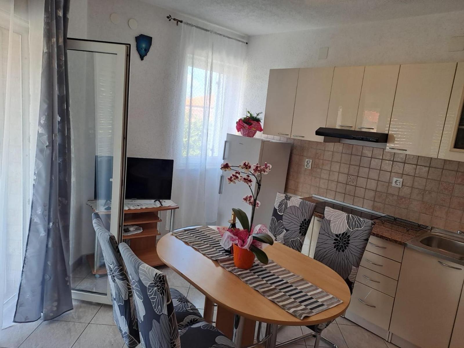 Apartment with Balcony - Photo 43