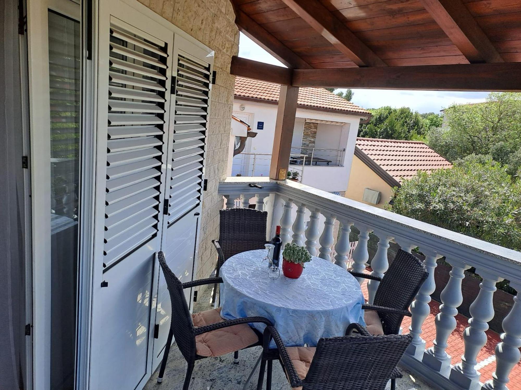 Apartment with Balcony - Photo 30