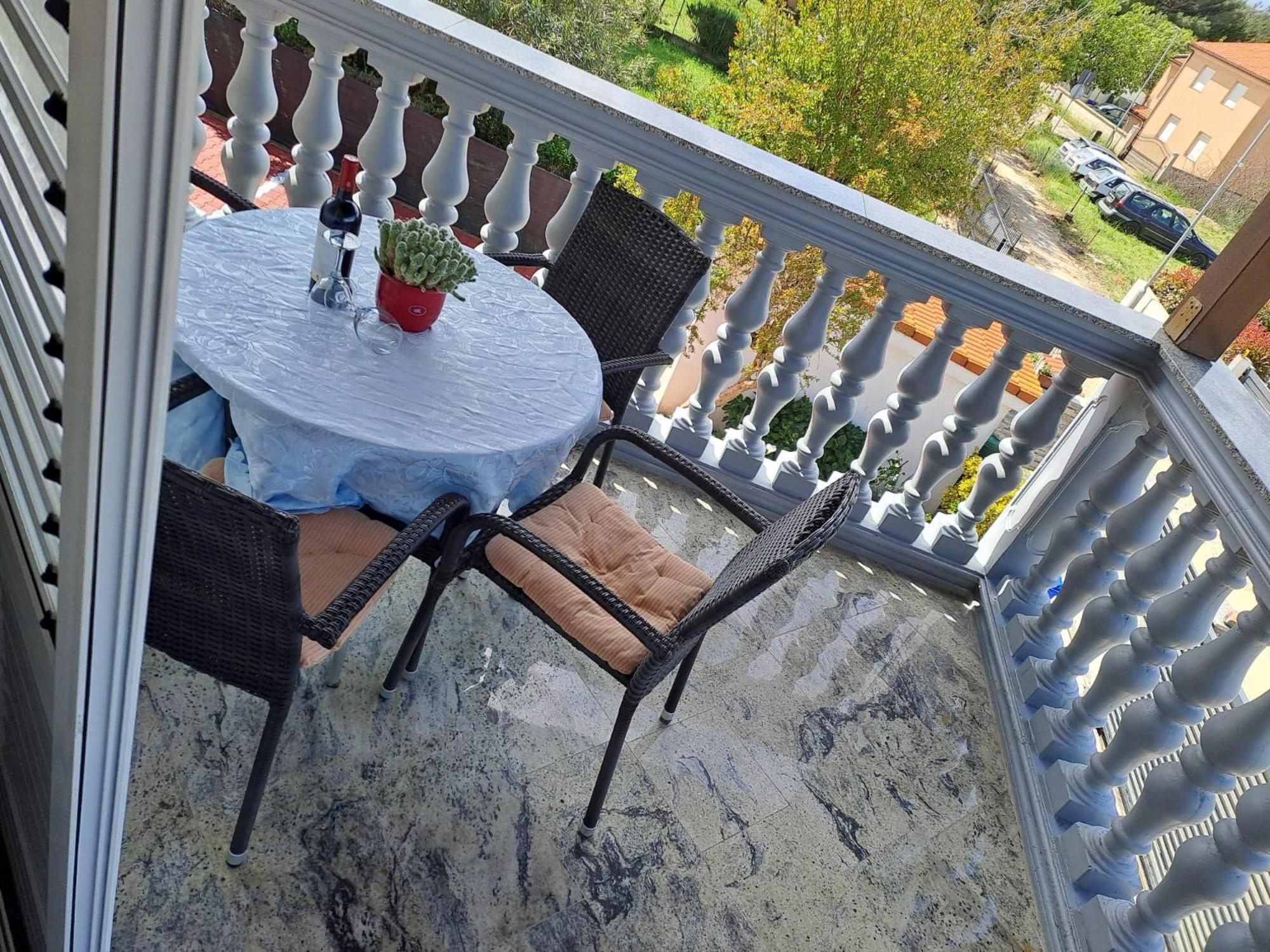 Apartment with Balcony - Photo 52