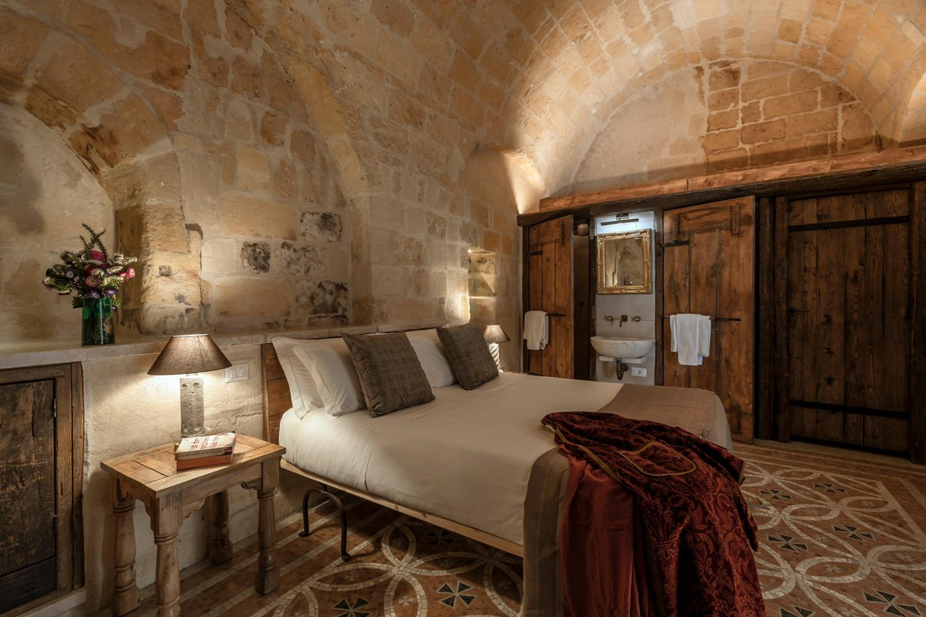 Superior Double or Twin Room - Photo 16