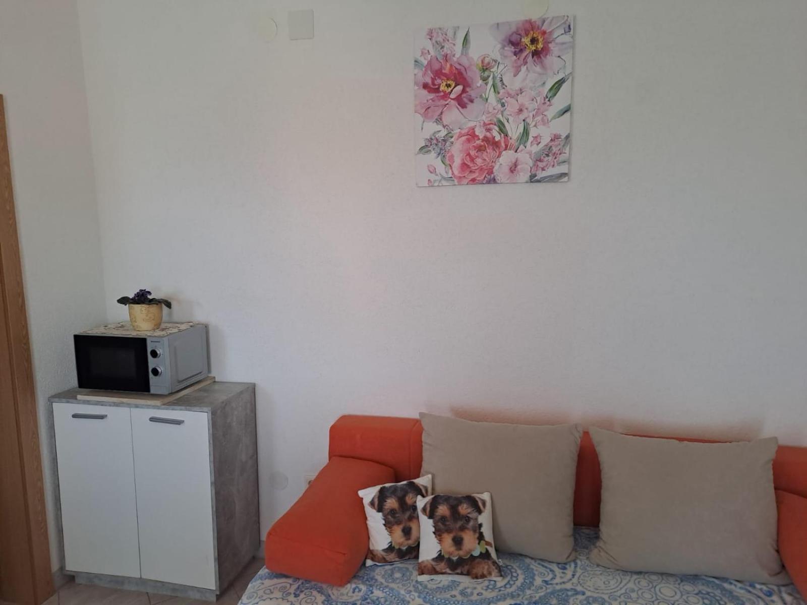 Apartment with Balcony - Photo 2