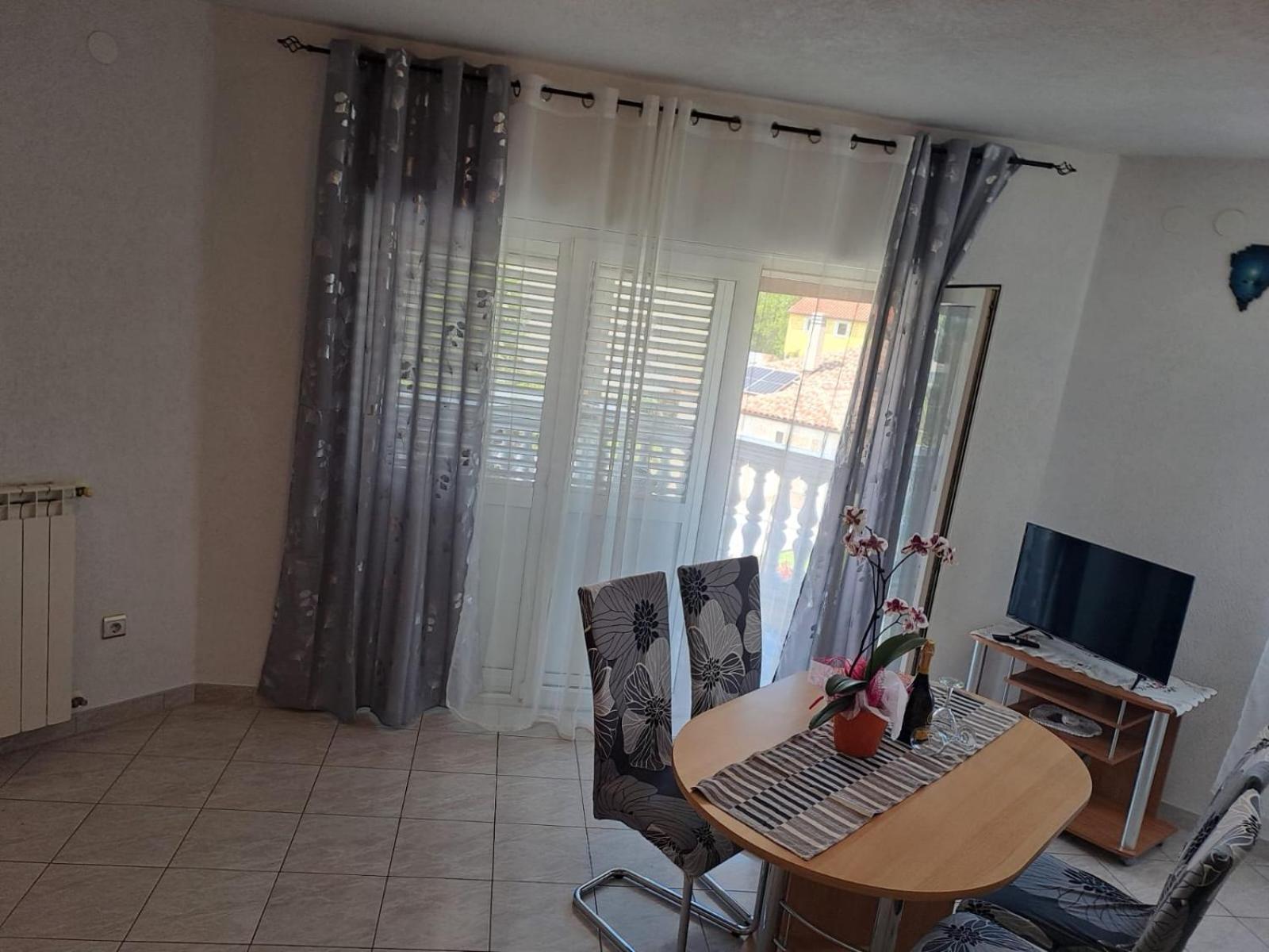 Apartment with Balcony - Photo 35