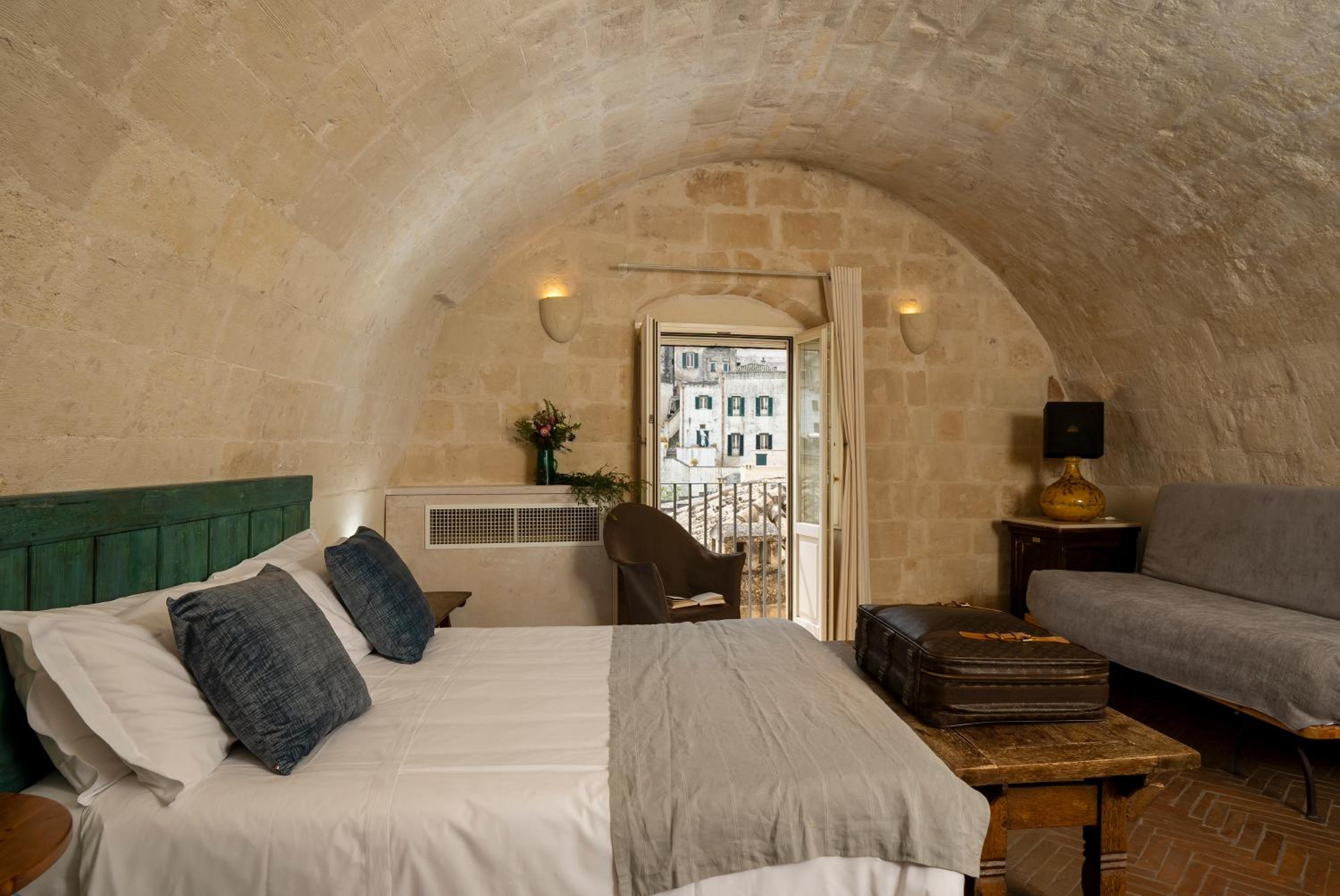 Superior Double or Twin Room with City View - Photo 5
