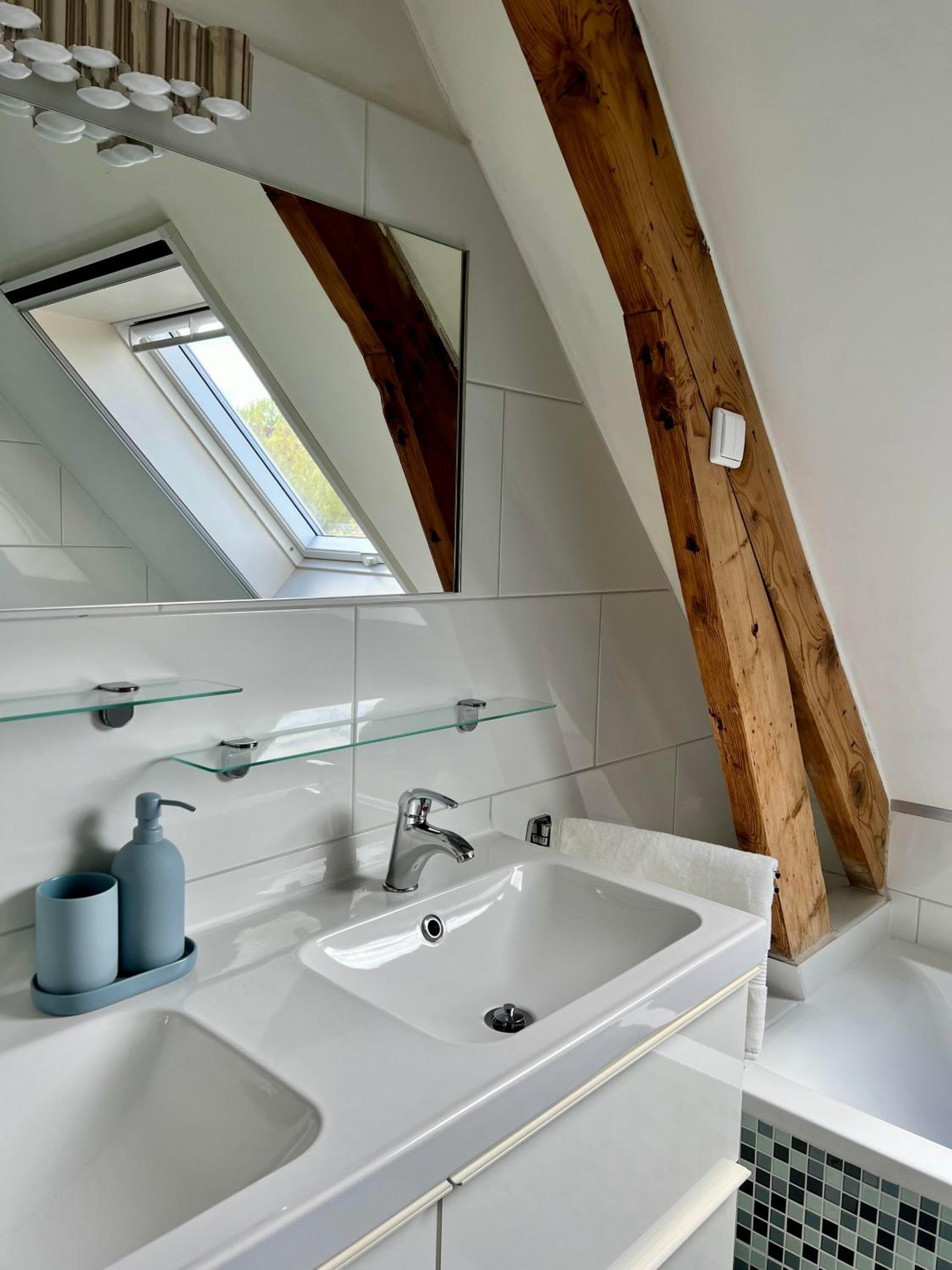 Two-Bedroom Apartment with View photo 3