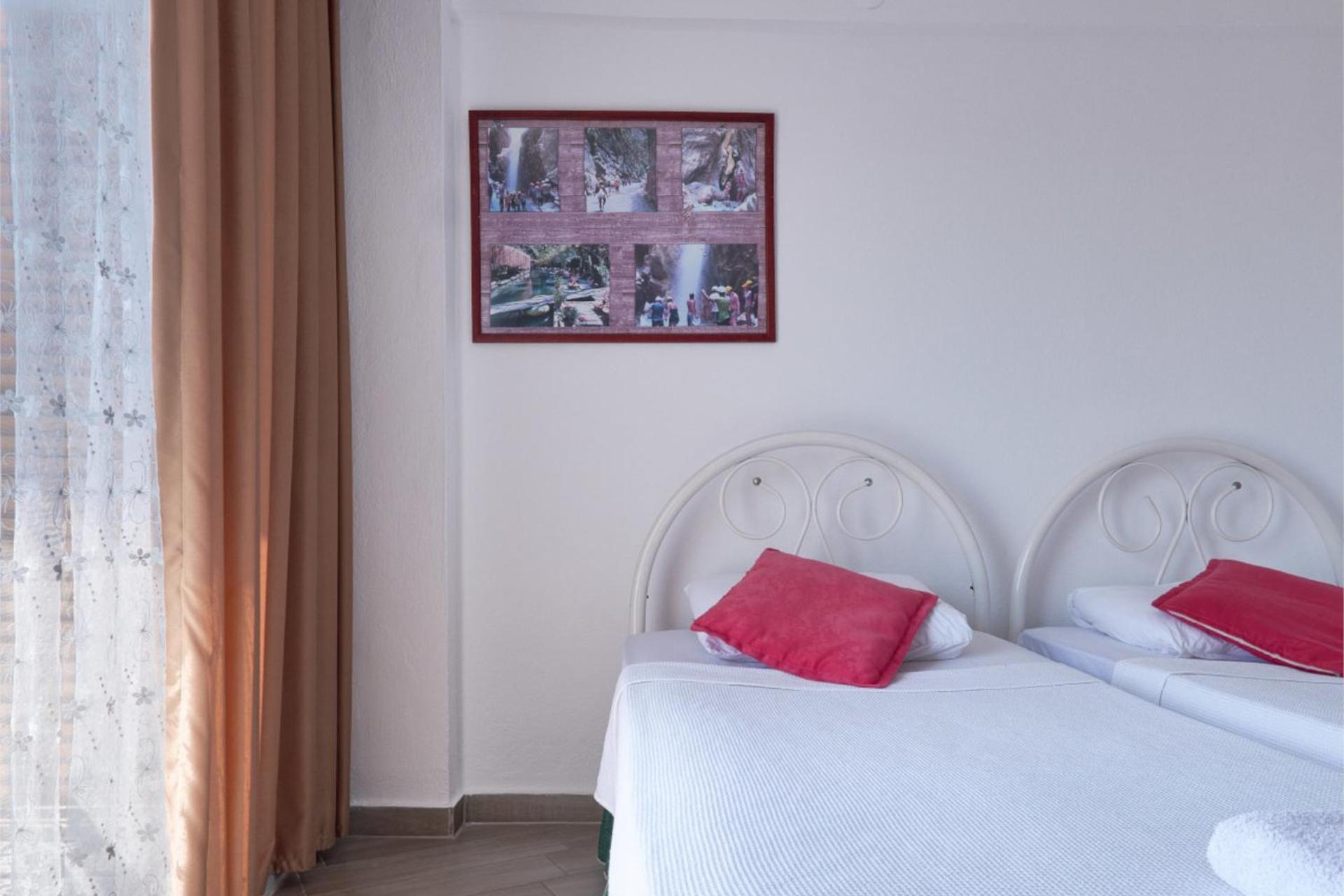 Twin Room with Balcony - Photo 6