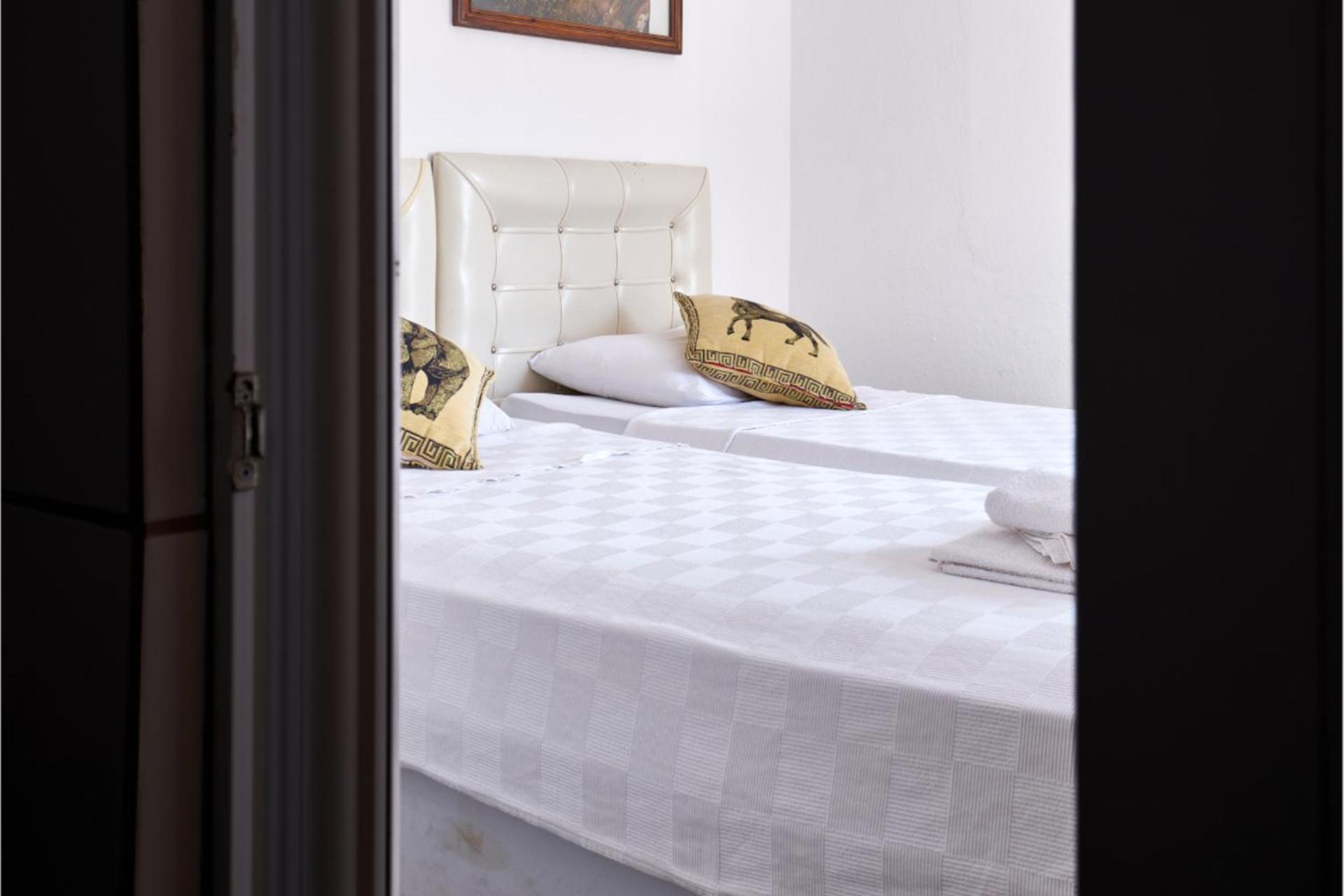 Twin Room with Balcony - Photo 4