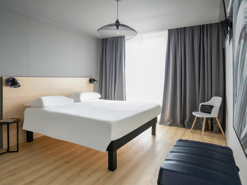Family Suite with Double Bed and Sofa Bed - Photo 1