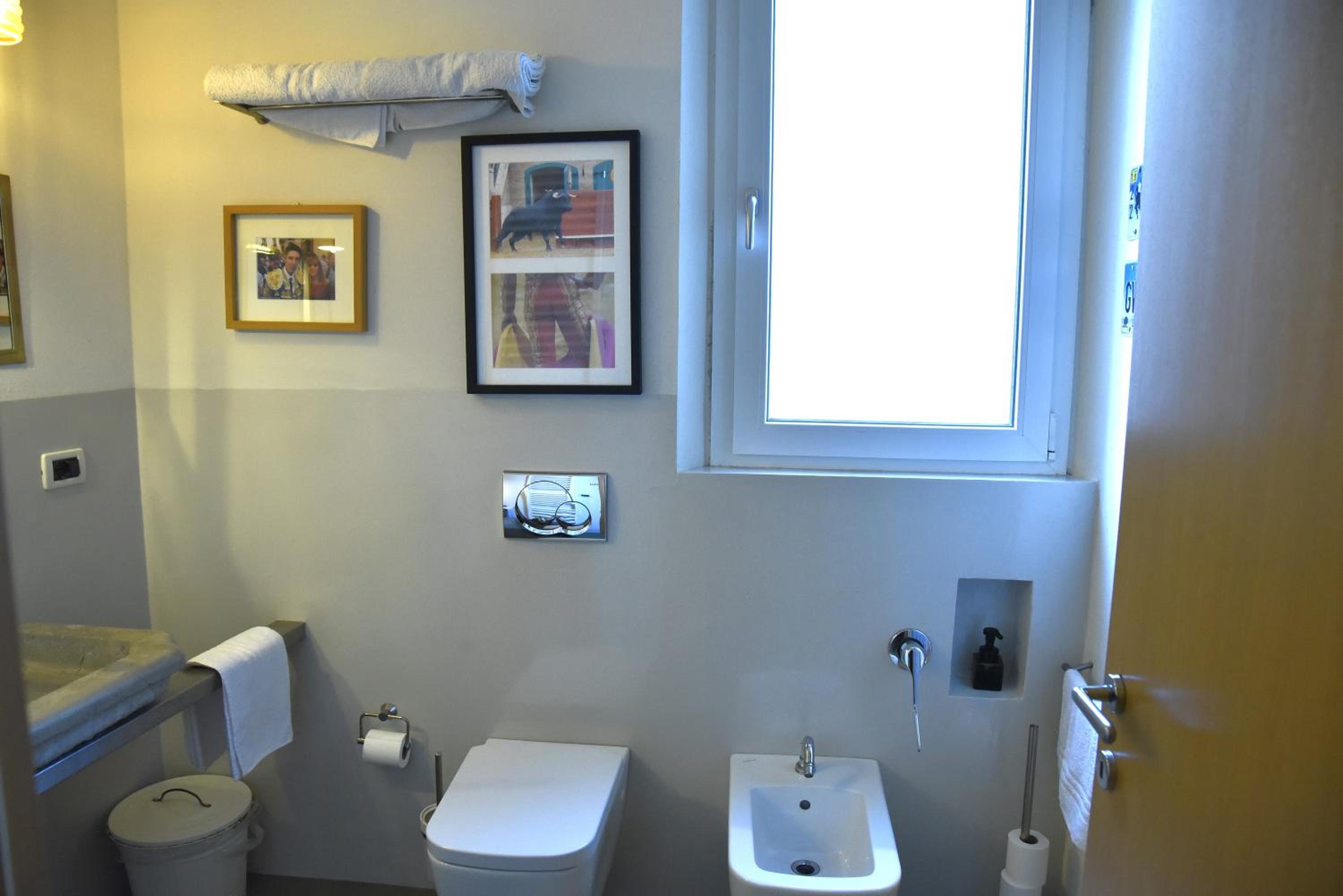 Superior King Room - Photo 18