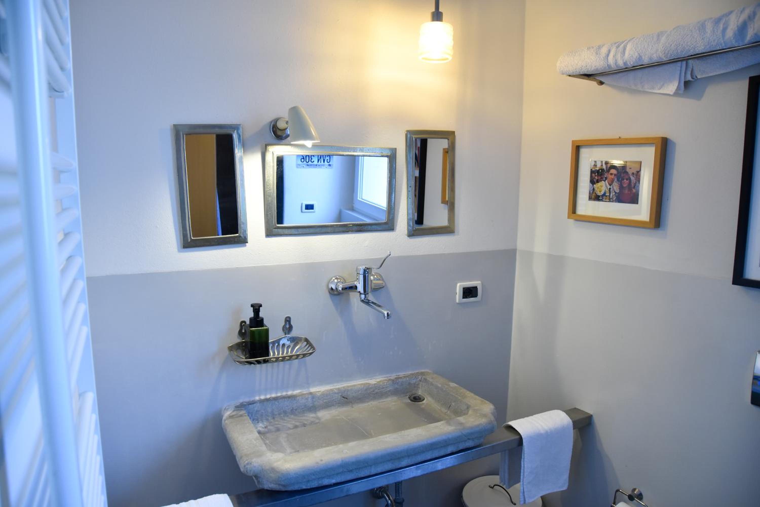 Superior King Room - Photo 2