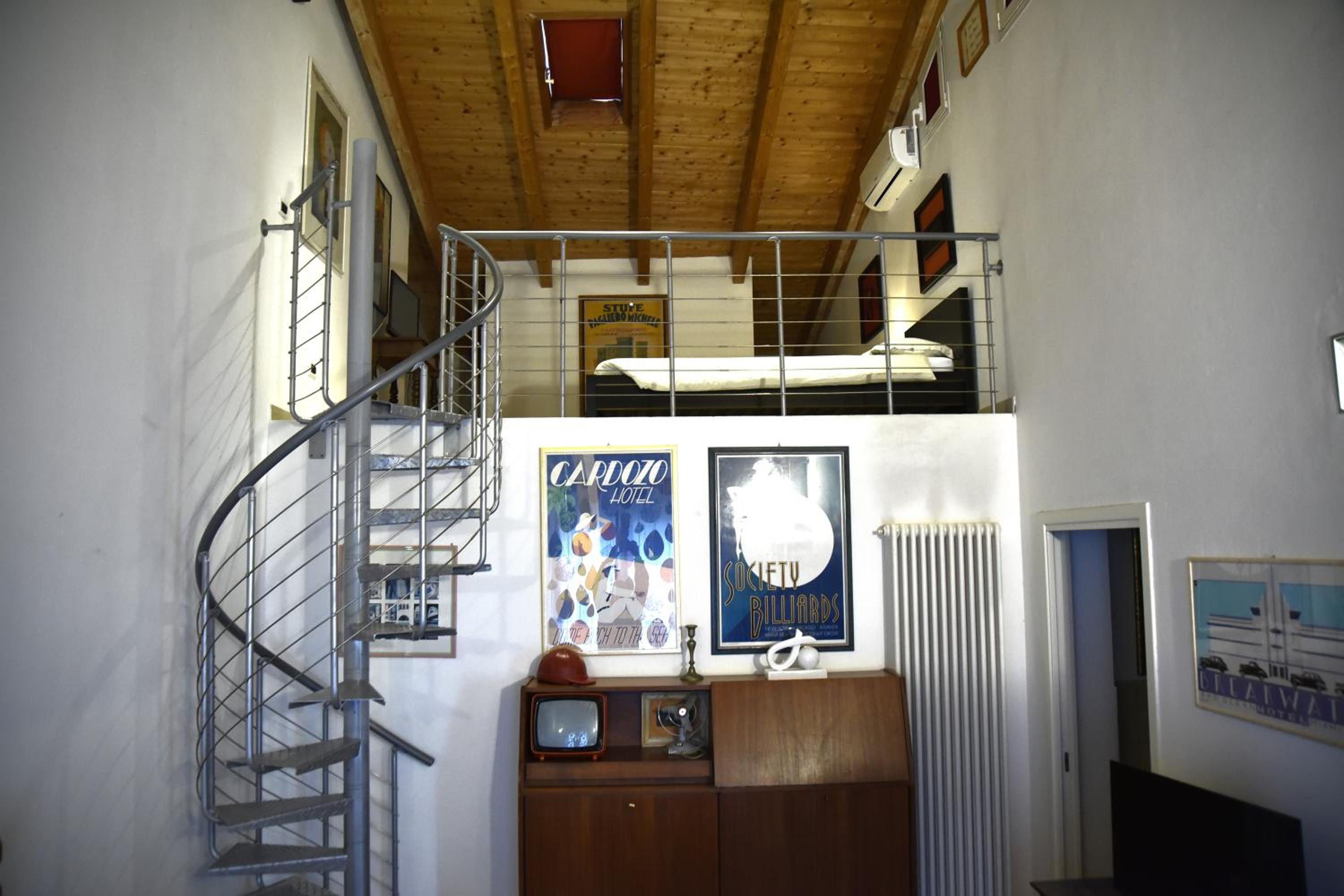 Duplex Quadruple Room - Photo 8