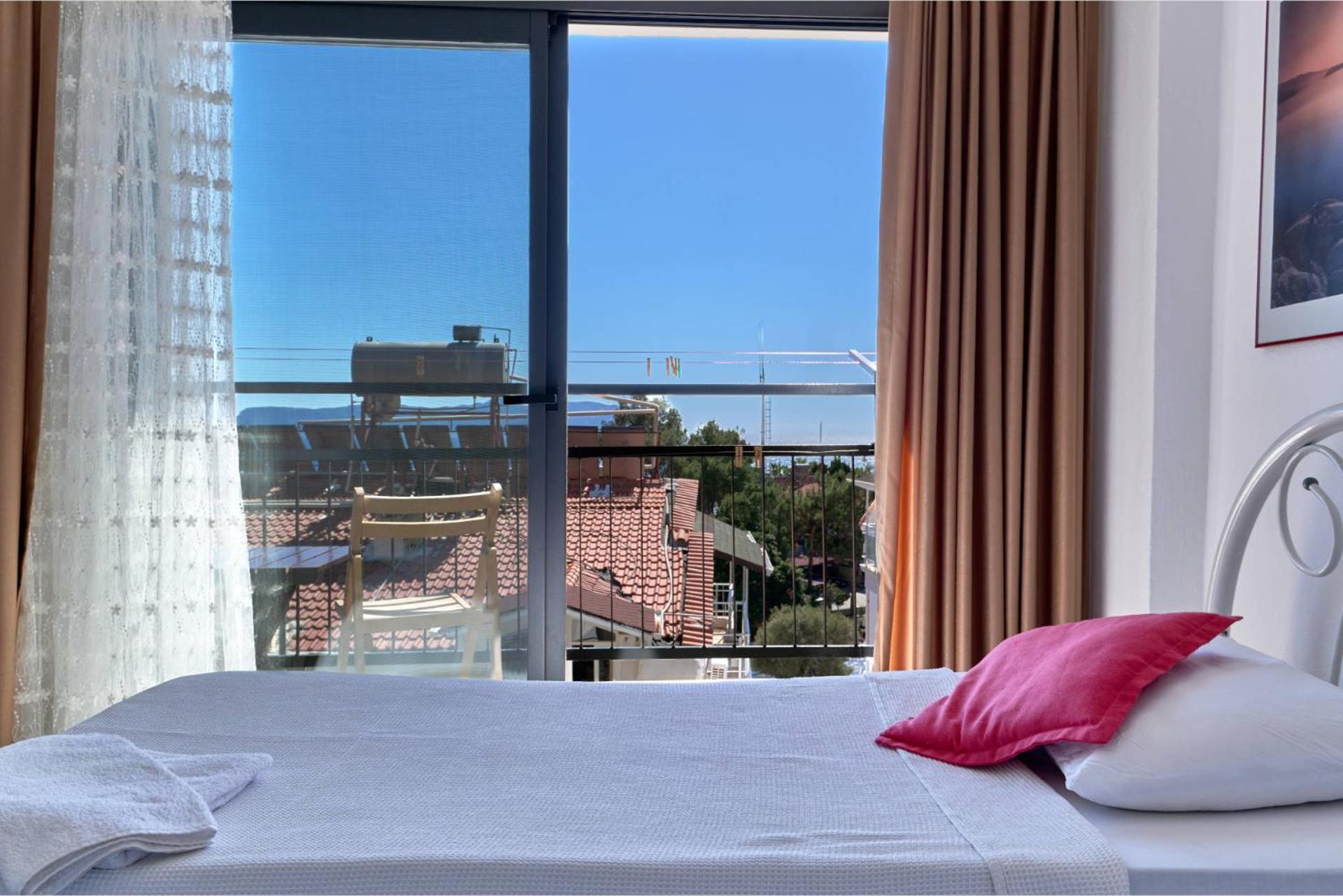 Twin Room with Balcony - Photo 18