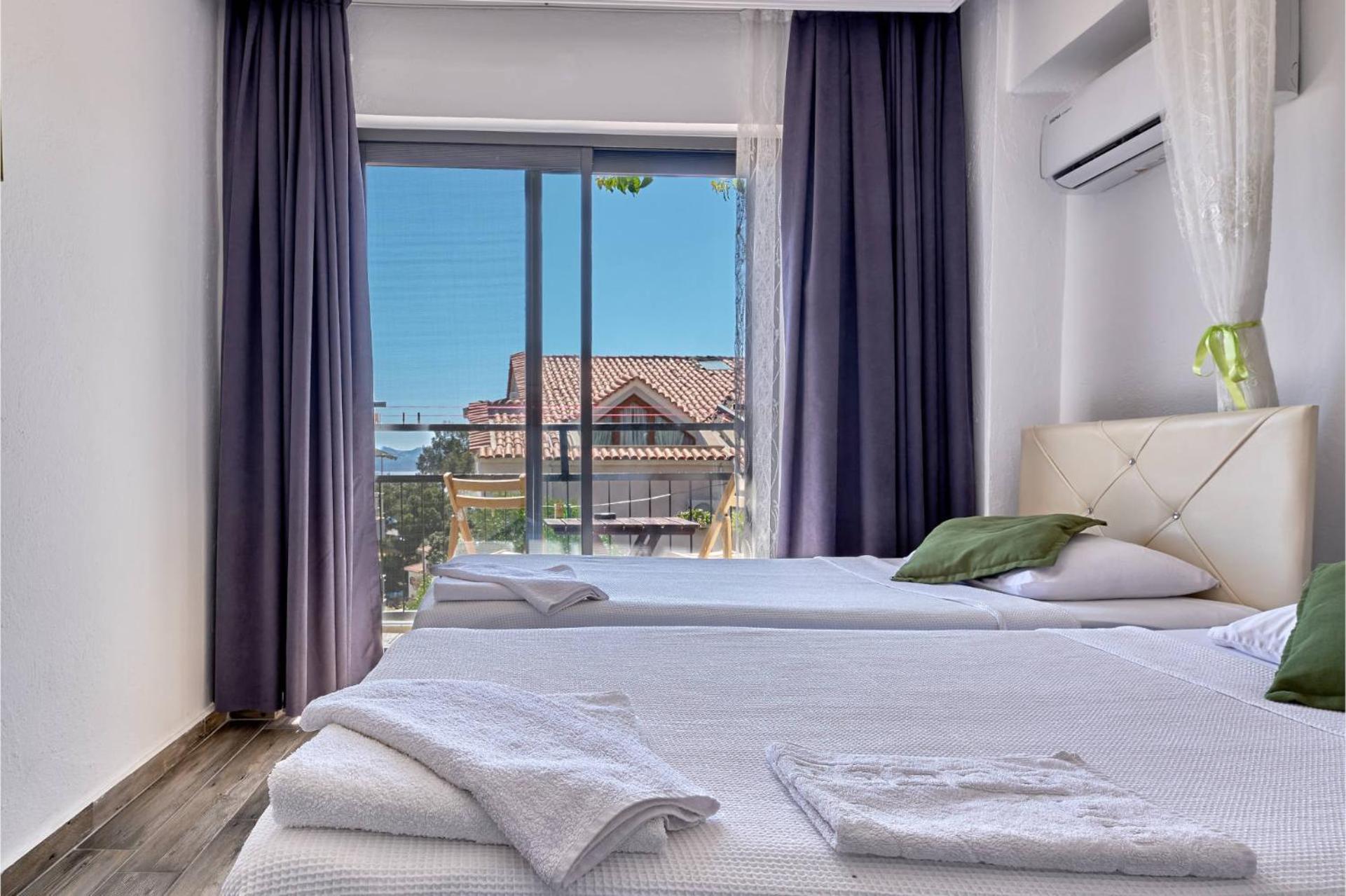 Twin Room with Balcony - Photo 16