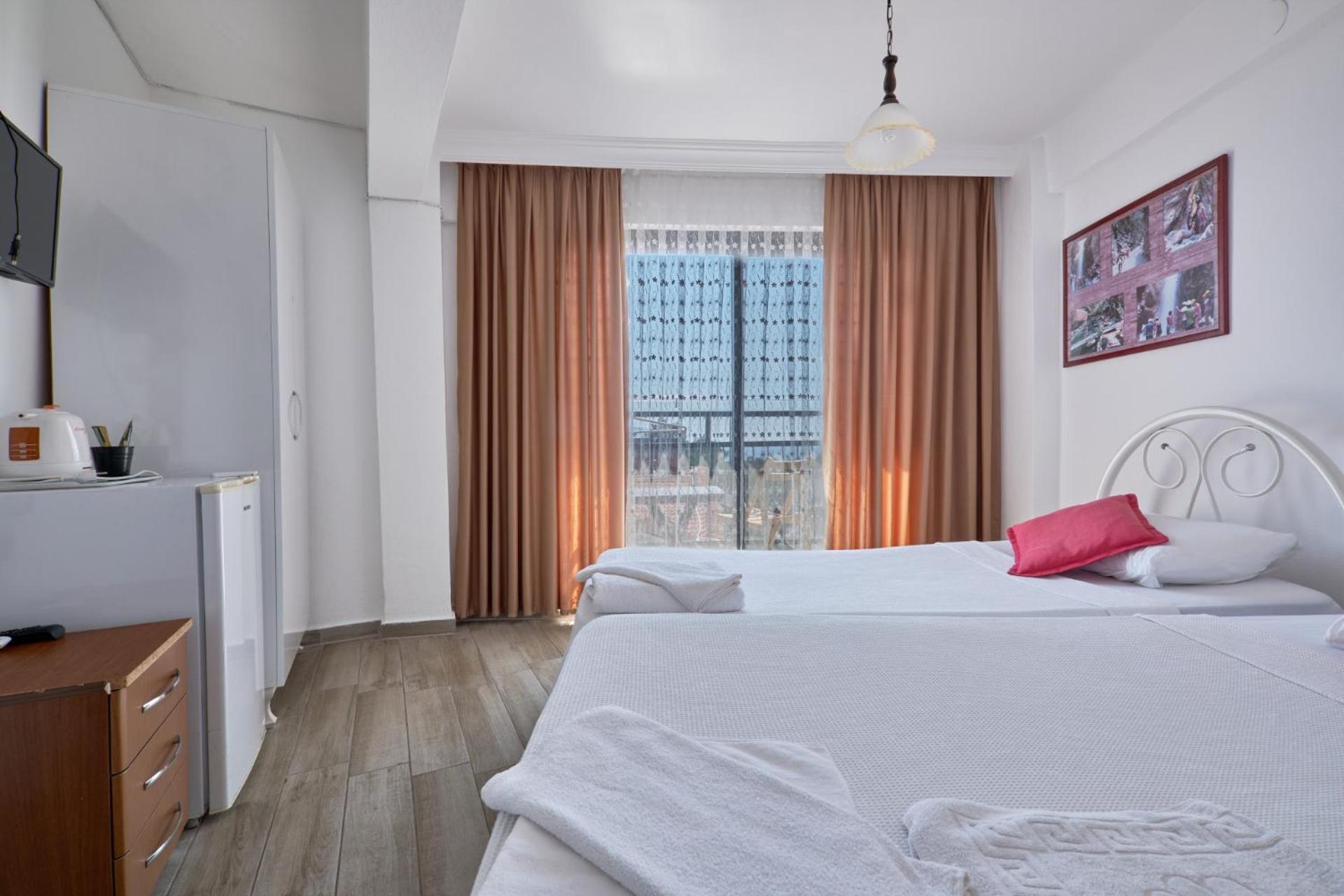 Twin Room with Balcony - Photo 14