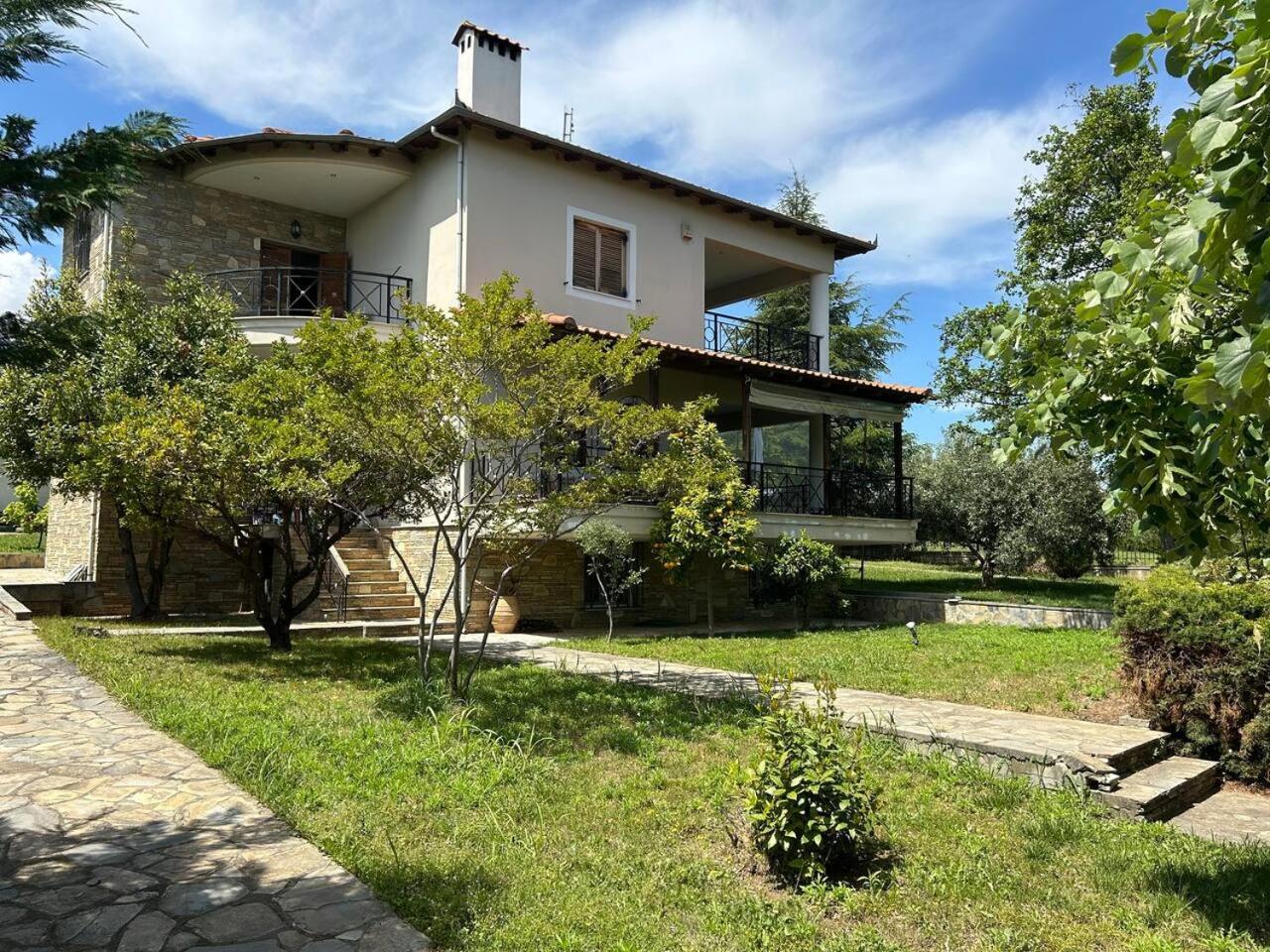Villa photo 3