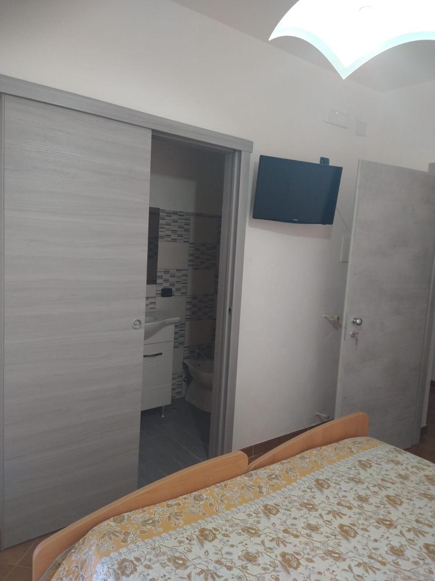 Double Room with Private Bathroom photo 3