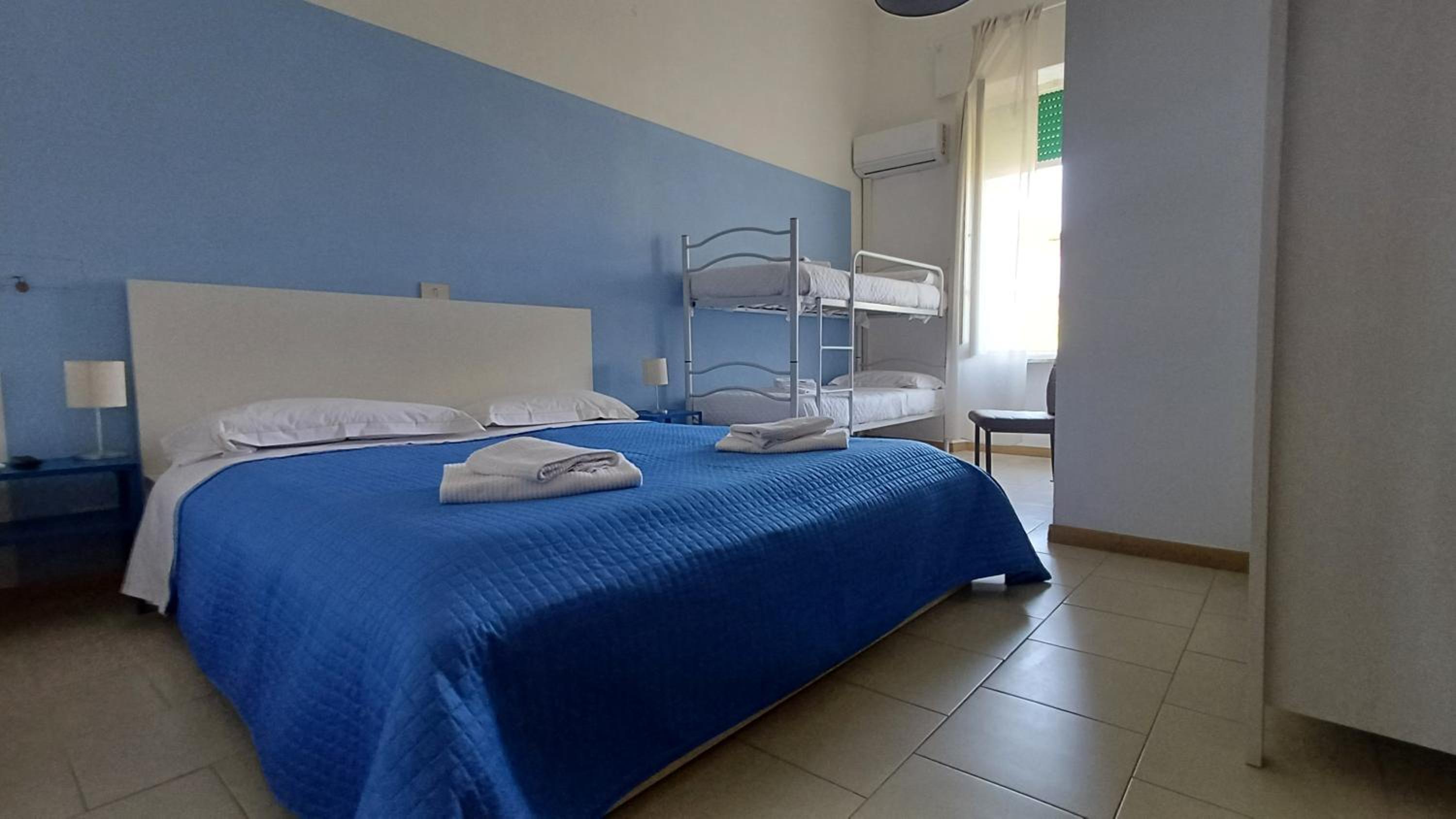 Standard Family Room photo 1