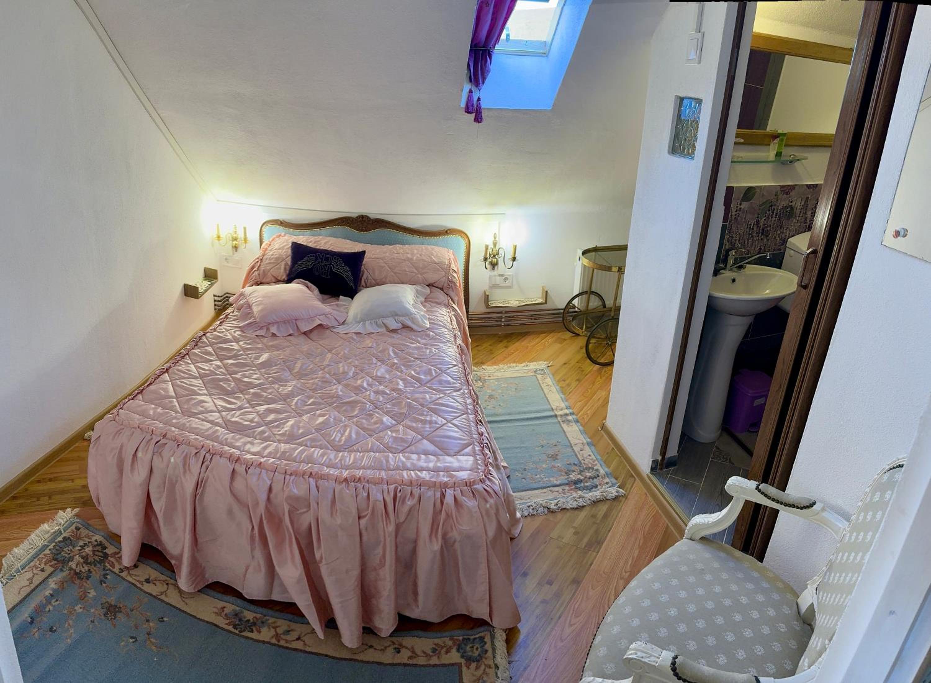 Double Room with Private Bathroom photo 1