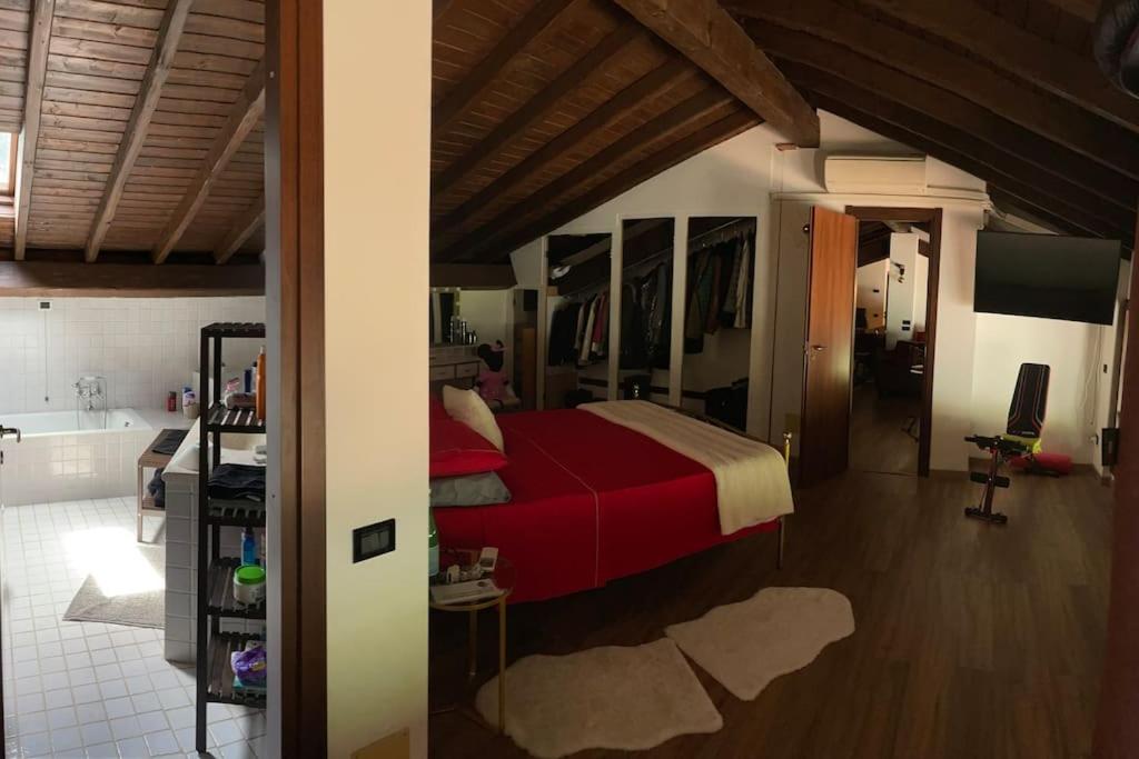 Three-Bedroom House photo 3