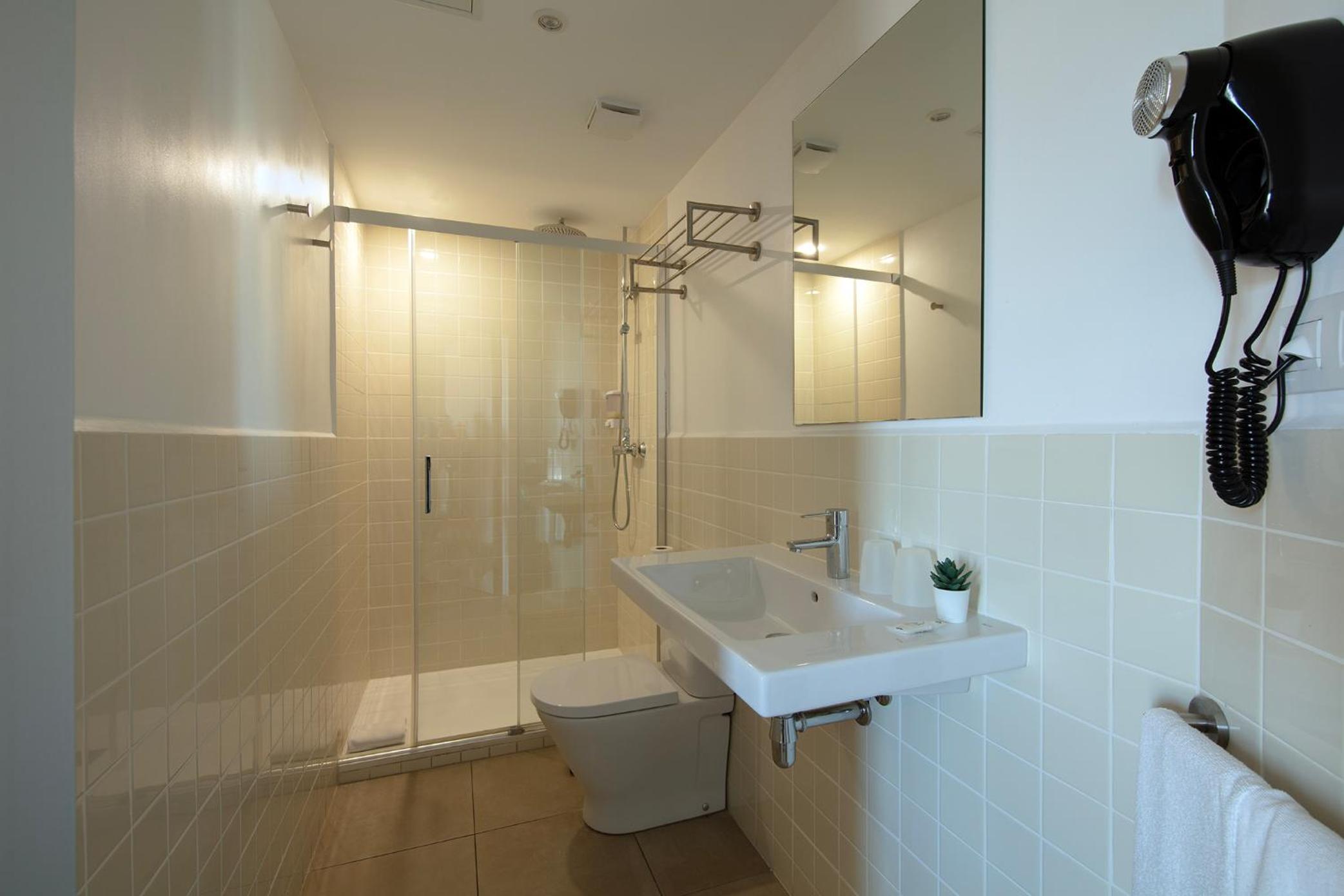 Superior Twin Room with Port View photo 2