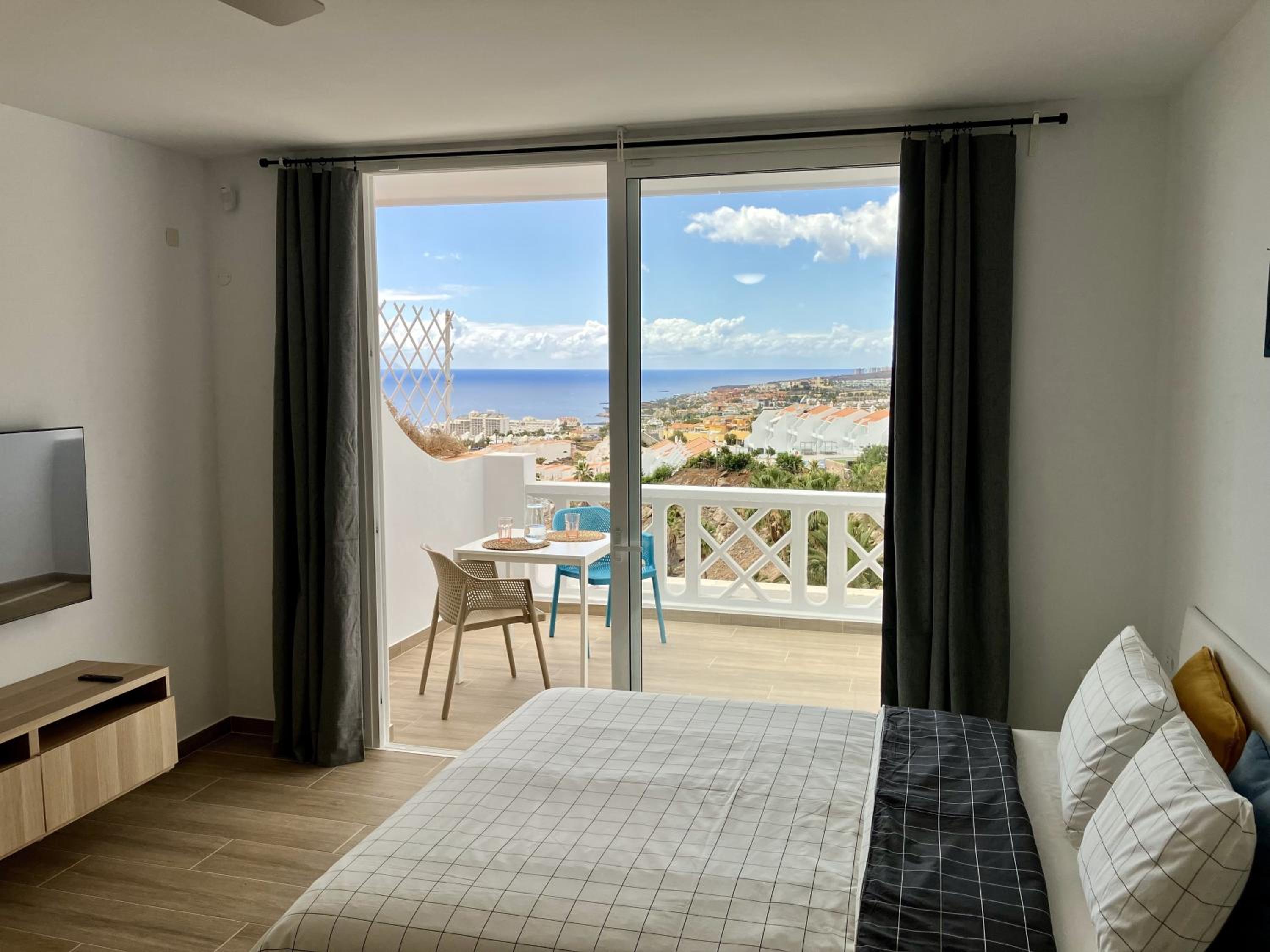 Estudio con vista al mar