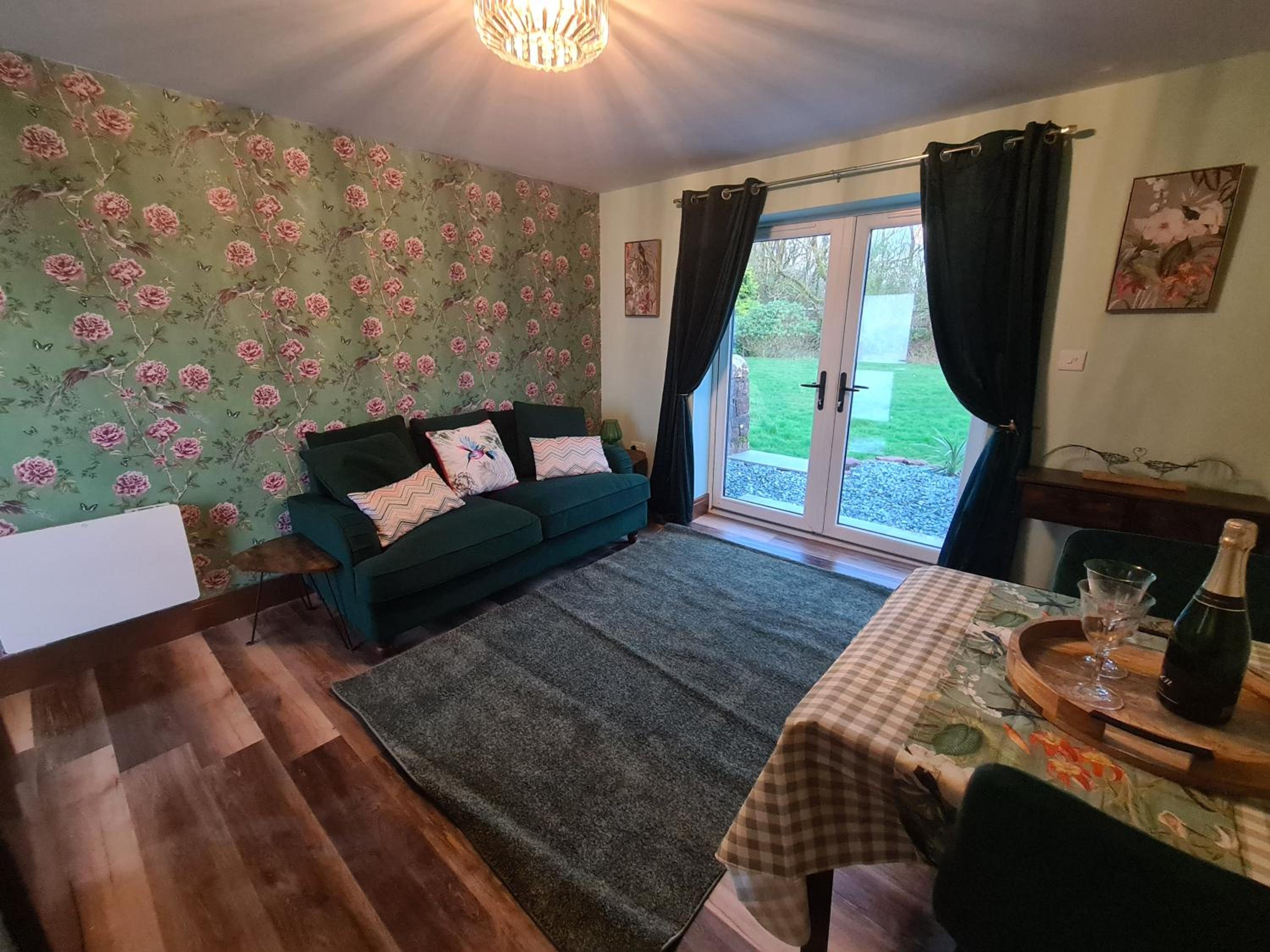 One-Bedroom House photo 2