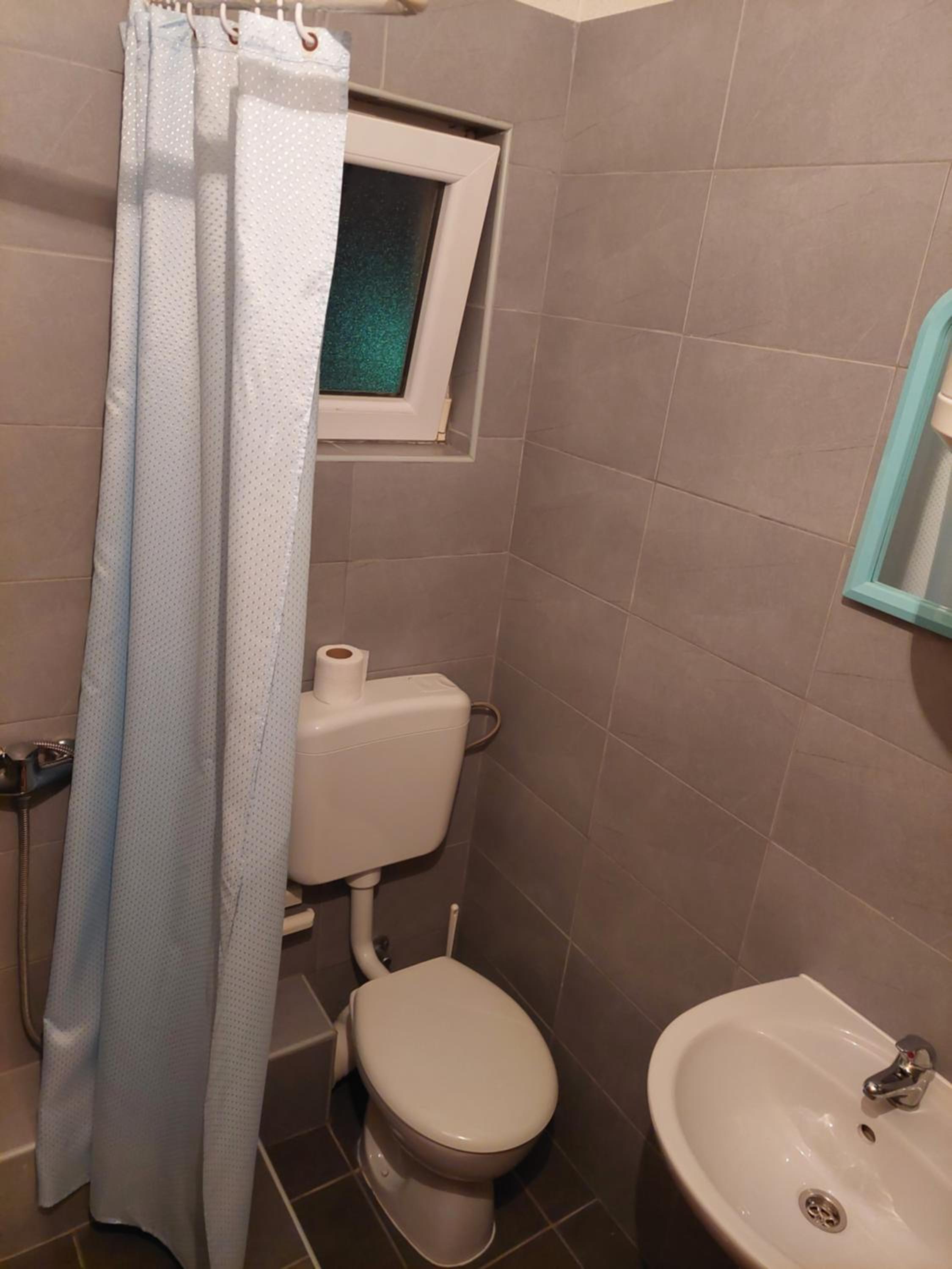 Twin Room with Private Bathroom photo 3