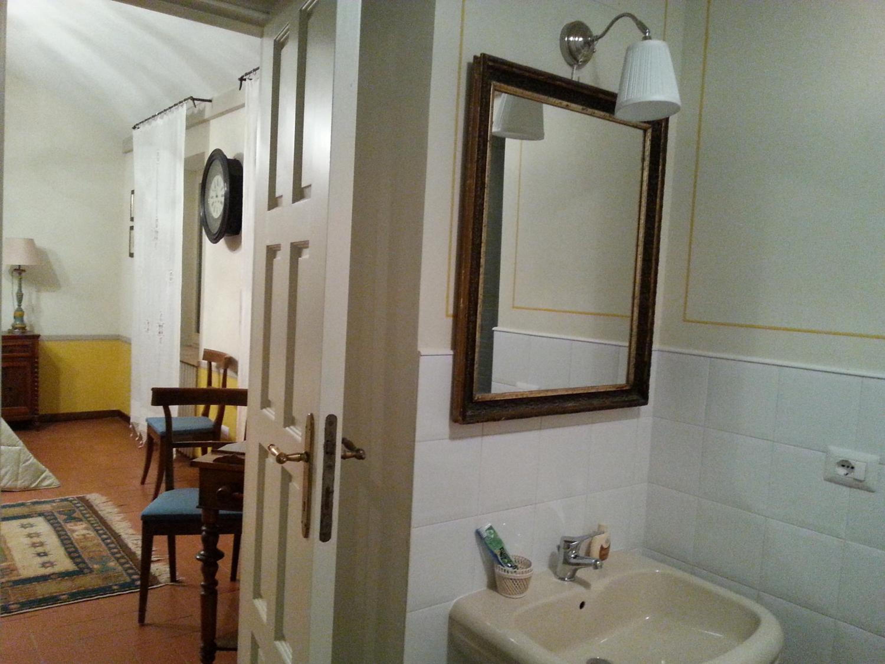 Double Room with Private Bathroom photo 3