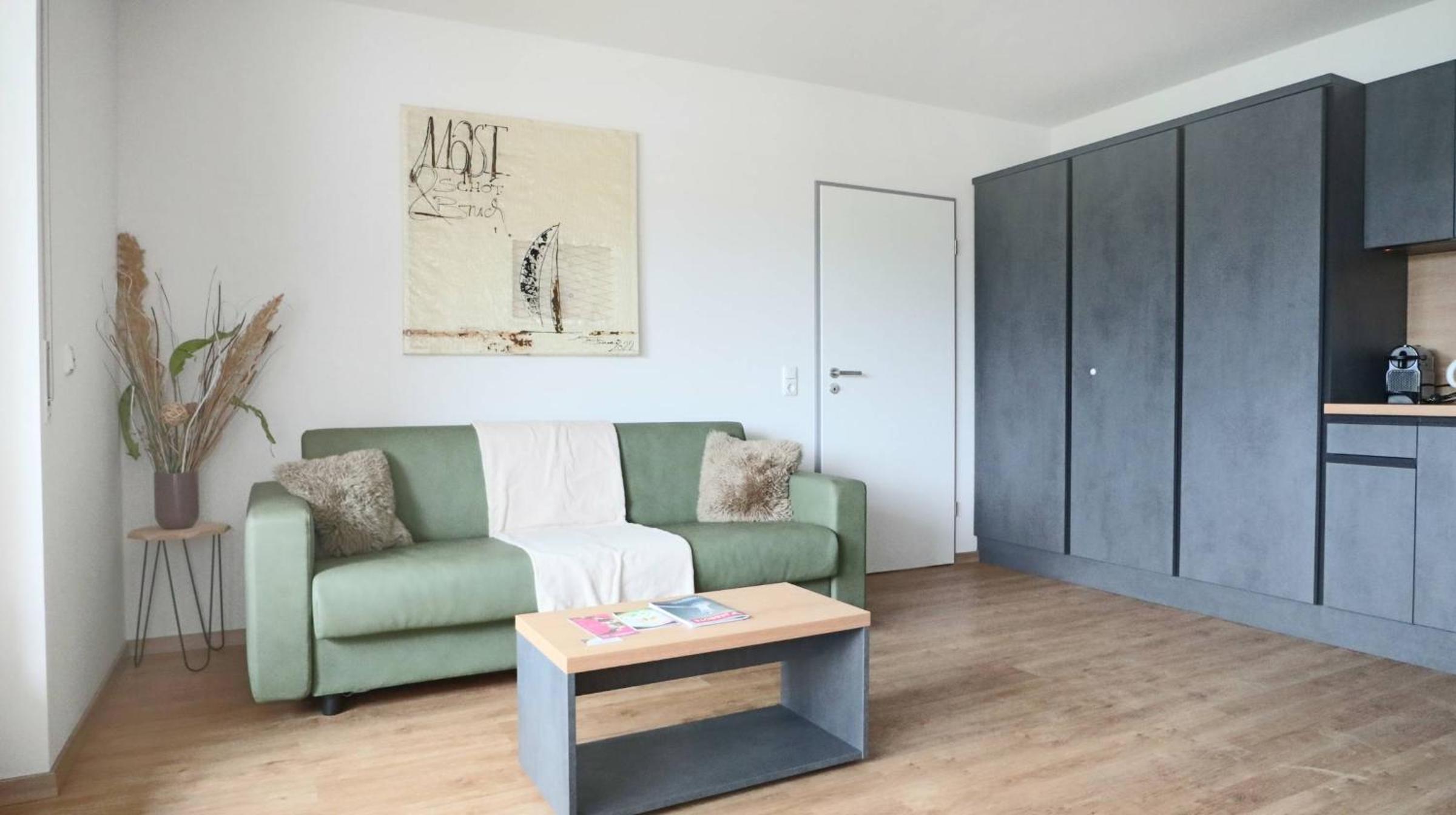 Apartment with Balcony photo 2