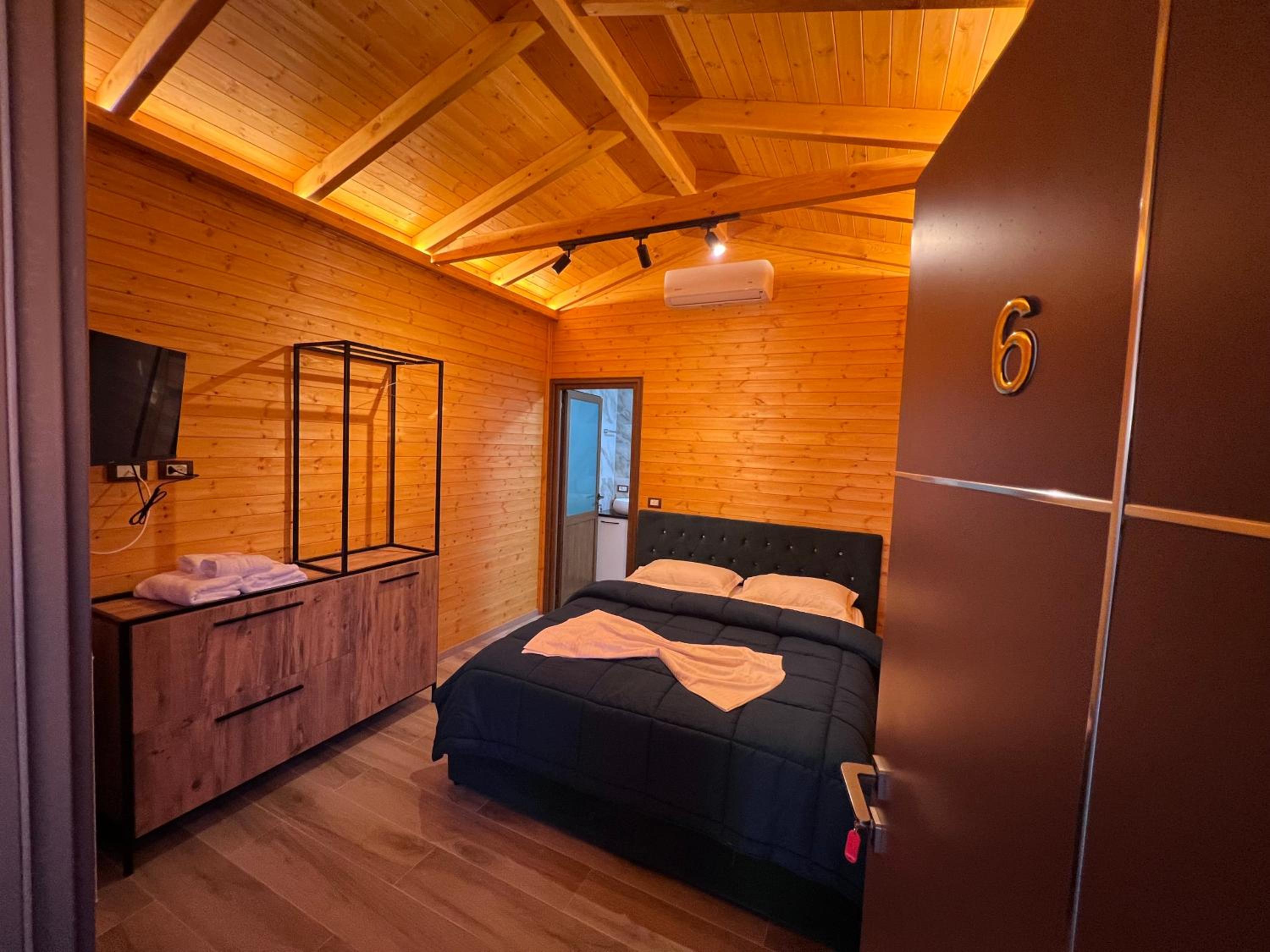 Classic One-Bedroom Apartment with King Bed