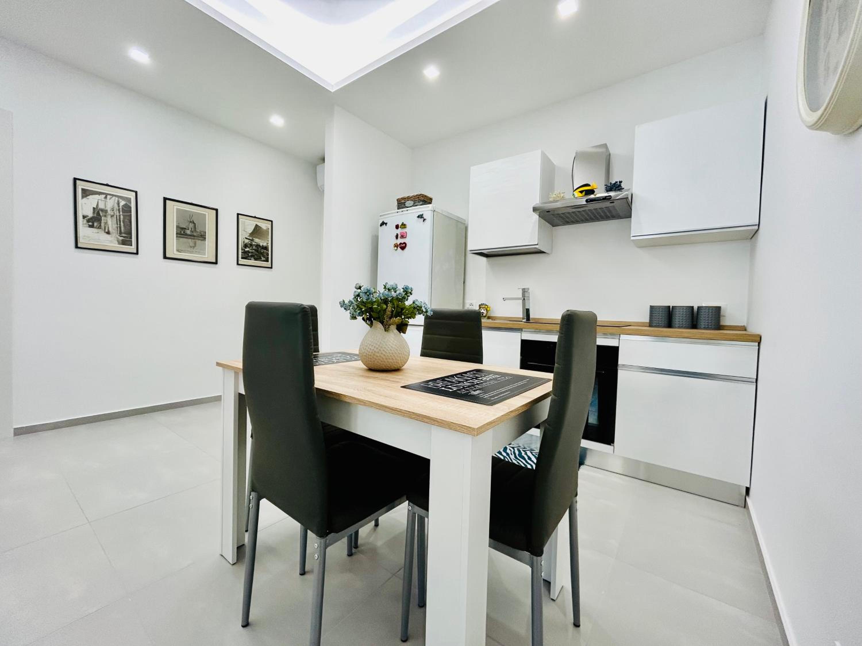Deluxe Two-Bedroom Apartment with Garden View photo 3