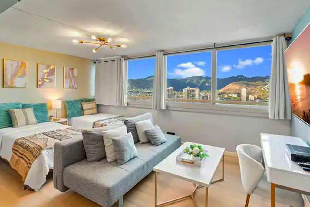 Waikiki Beach 1Bedroom Luxury Condo!: hotel room photo