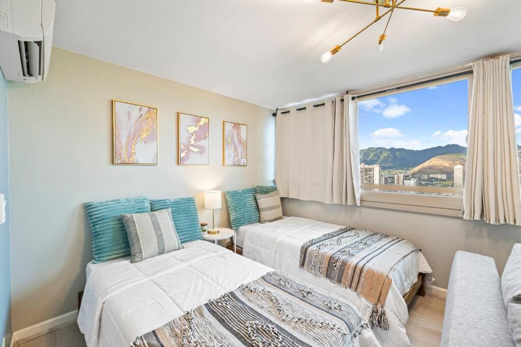 Waikiki Beach 1Bedroom Luxury Condo!: One-Bedroom Apartment photo