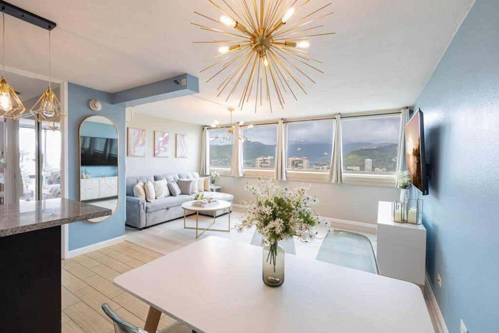 Waikiki Beach 1Bedroom Luxury Condo!: One-Bedroom Apartment photo
