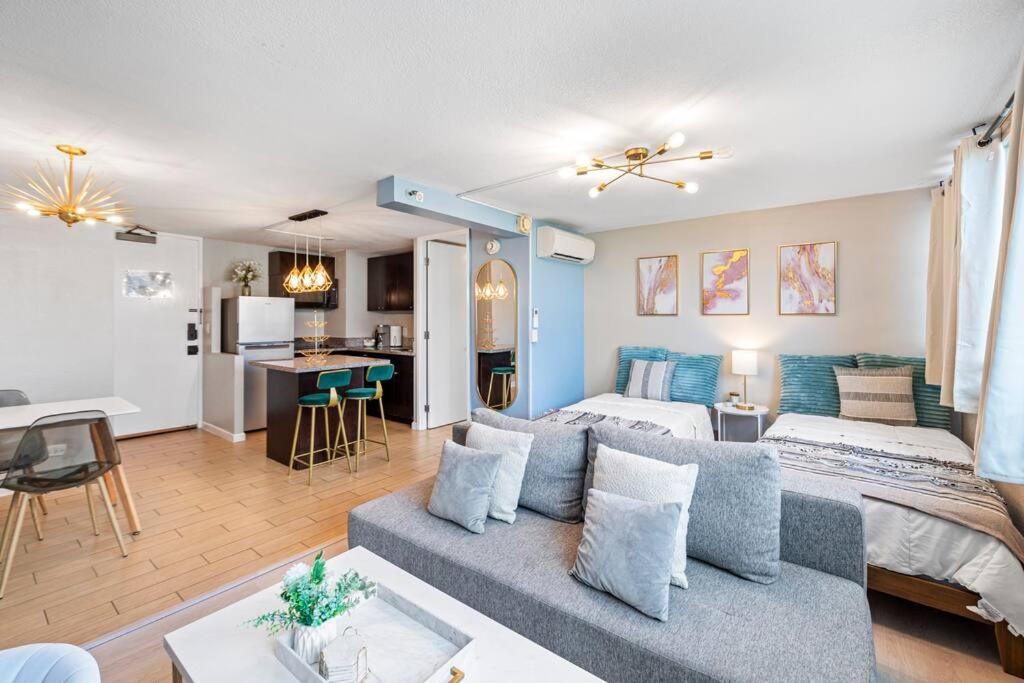Waikiki Beach 1Bedroom Luxury Condo!: One-Bedroom Apartment photo